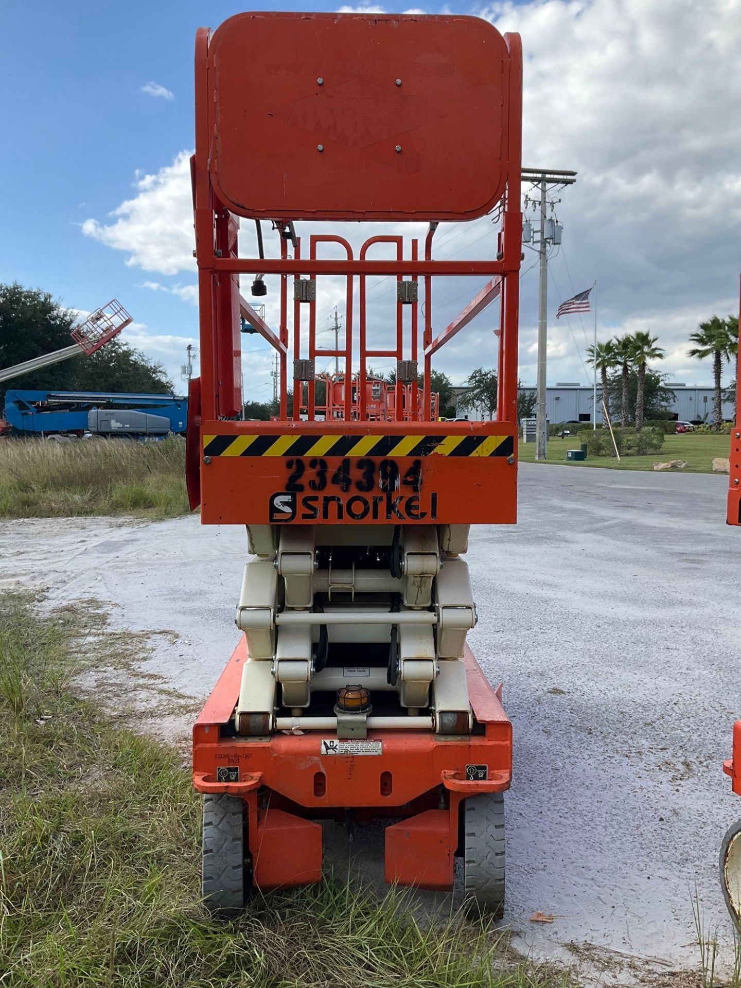 2019  SNORKEL SCISSOR LIFT MODEL S3226E ANSI , ELECTRIC, APPROX MAX PLATFORM HEIGHT 26FT, NON MAR... - Image 4 of 9