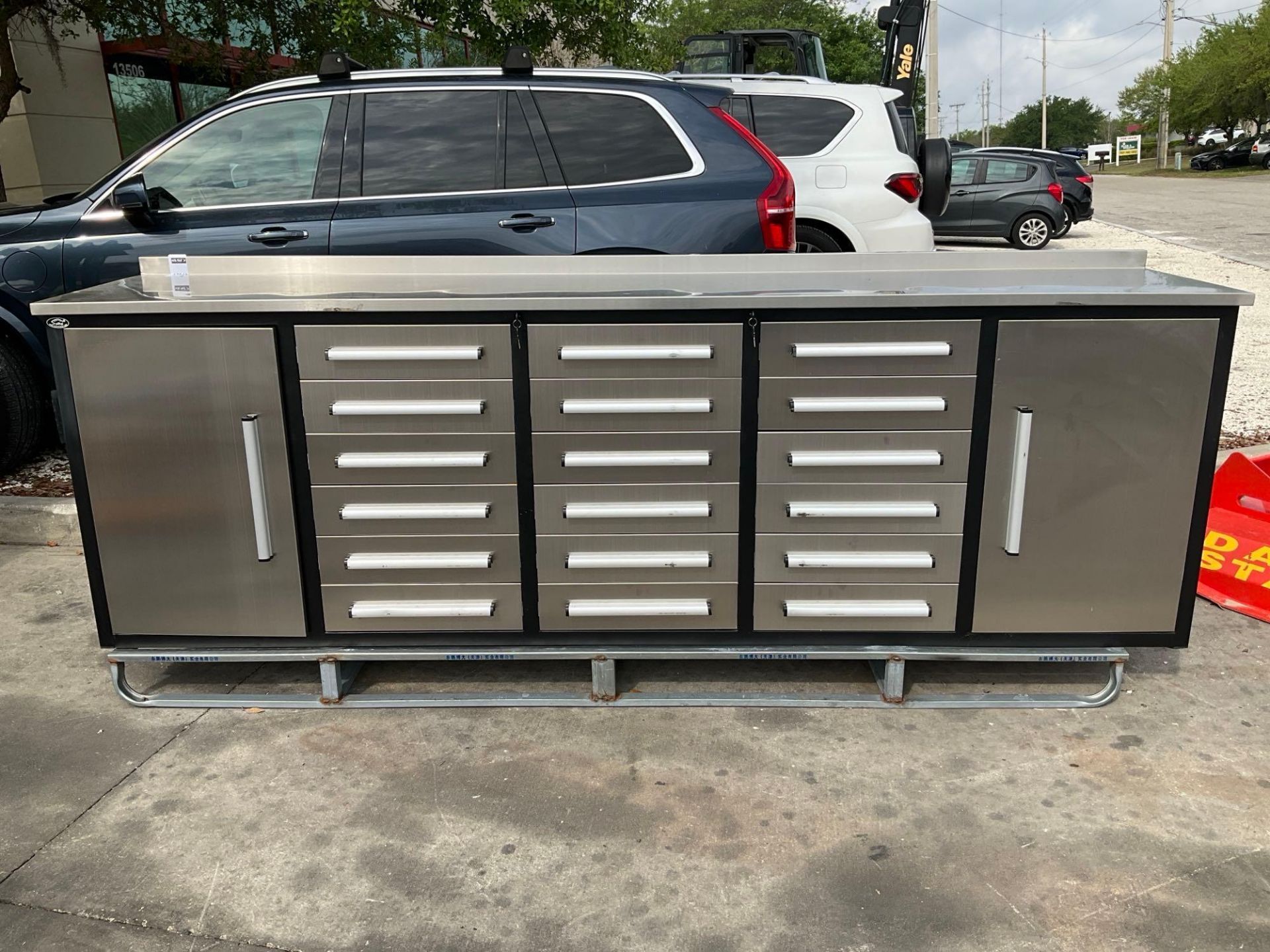 UNUSED CHERY STEELMAN STAINLESS STEEL WORK BENCH, APPROX 10FT, 18 DRAWERS, 2 CABINETS, ALUMINUM H... - Image 2 of 7