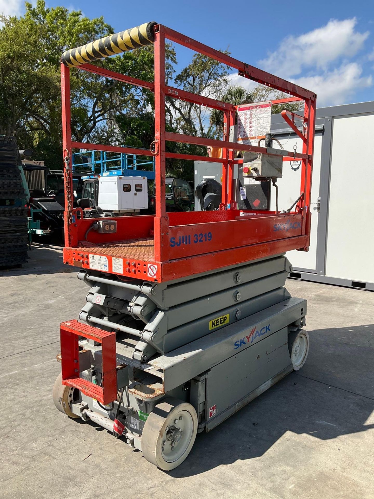 SKYJACK SCISSOR LIFT MODEL SJIII 3219, ELECTRIC, APPROX MAX PLATFORM HEIGHT 19FT, NON MARKING TIRES - Image 3 of 15