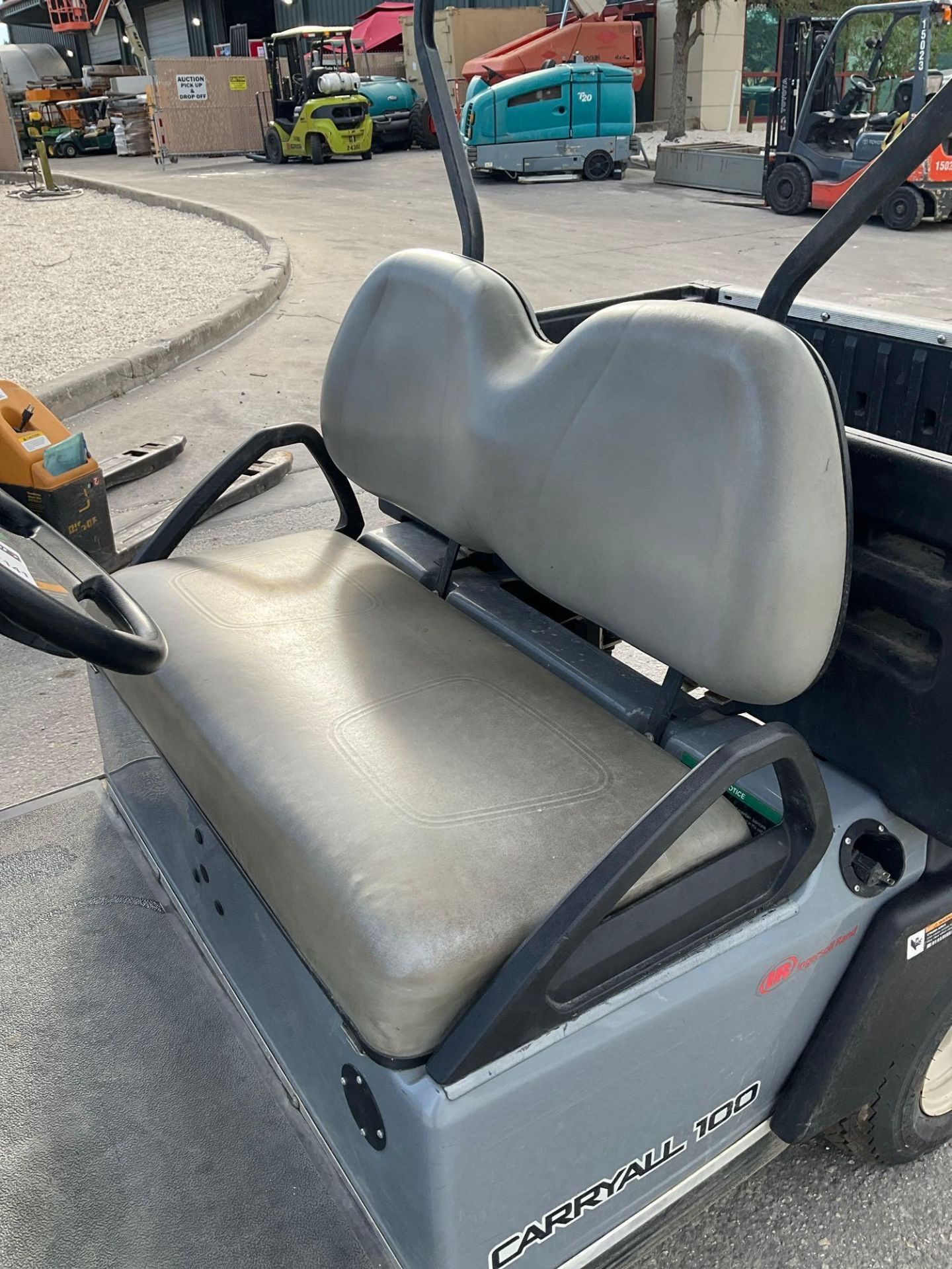 2019 CLUB CAR CARRYALL 100 GOLF CART MODEL FC, ELECTRIC, MANUAL DUMP BED,BILL OF SALE ONLY, - Image 9 of 11