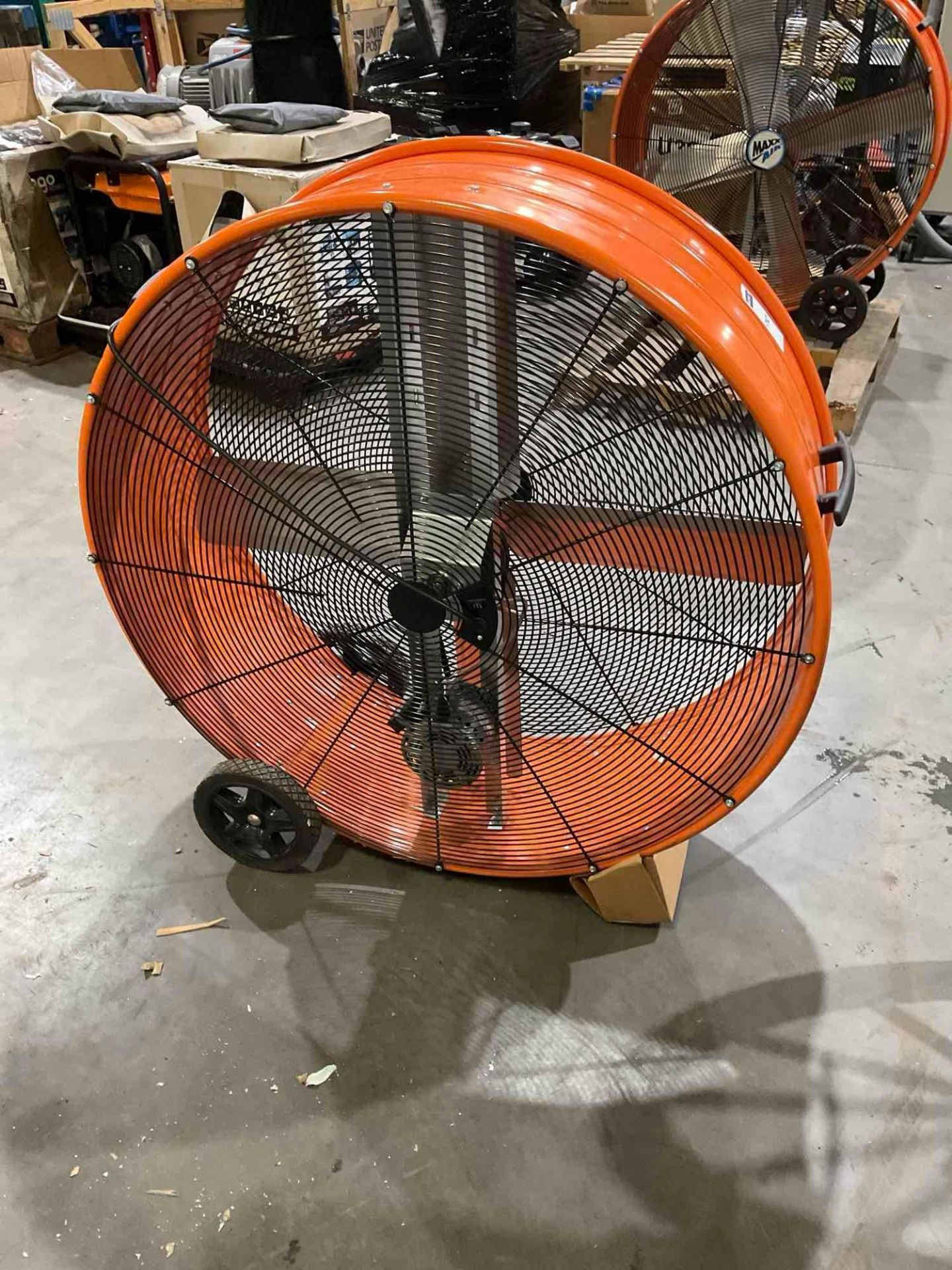 UNUSED 42" COMMERCIAL ELECTRIC  PORTABLE BARREL FAN - Image 9 of 12