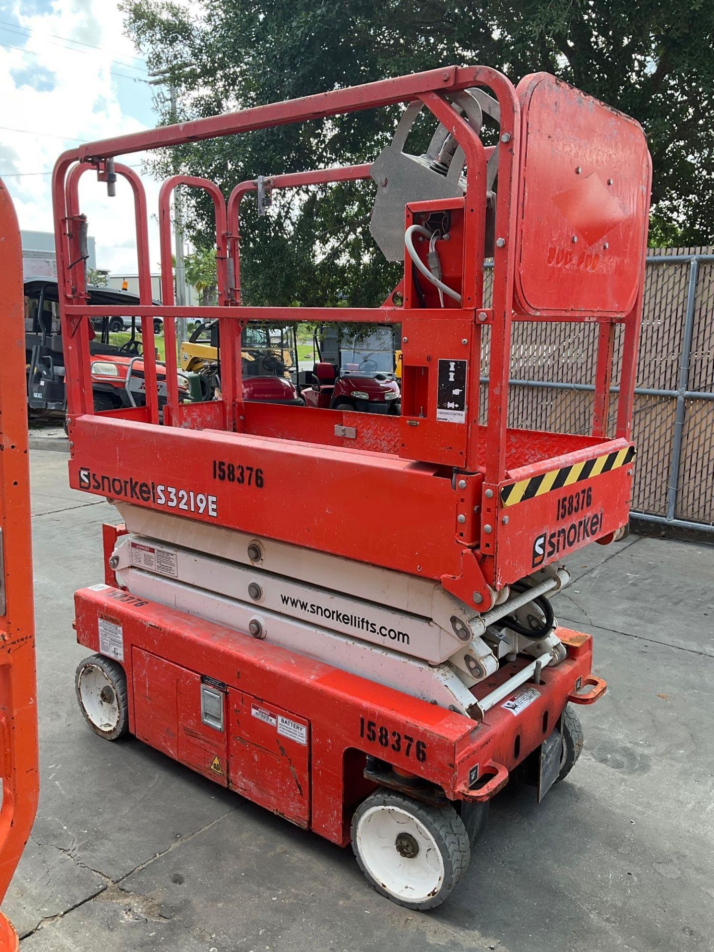 2015 SNORKEL SCISSOR LIFT MODEL S3219E ANSI , ELECTRIC, APPROX MAX PLATFORM HEIGHT 19FT, NON MARK... - Image 8 of 10
