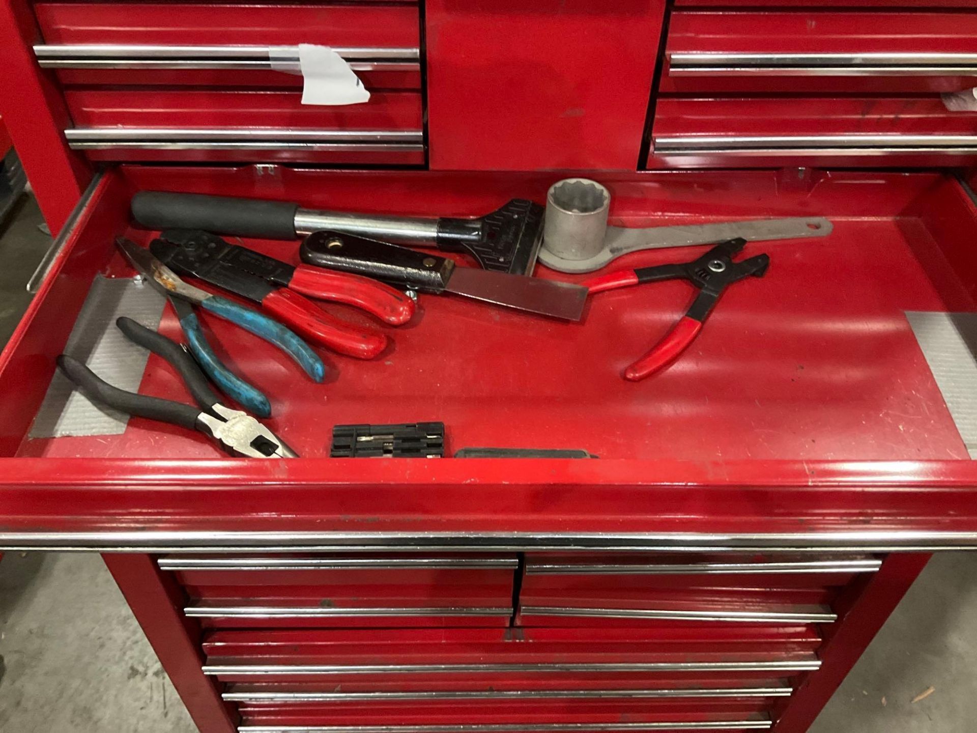 WATERLOO INDUSTRIAL PARTS CABINET / TOOL BOX ON WHEELS WITH CONTENTS , APPROX 30€ W x 18€ L x 5... - Bild 8 aus 10