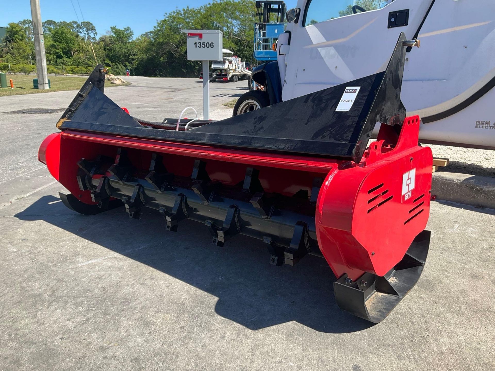 UNUSED GIYI FORESTRY MULCHER ATTACHMENT FOR UNIVERSAL SKID STEER, APPROX 72"