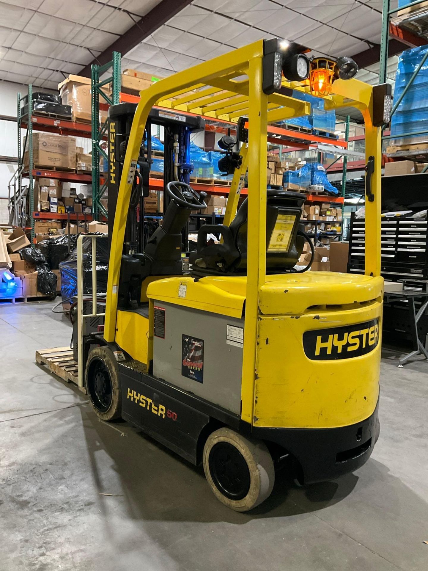 HYSTER FORKLIFT MODEL E50XN-33, ELECTRIC, APPROX MAX CAPACITY 5000LBS, APPROX MAX HEIGHT 171in, ... - Image 18 of 22