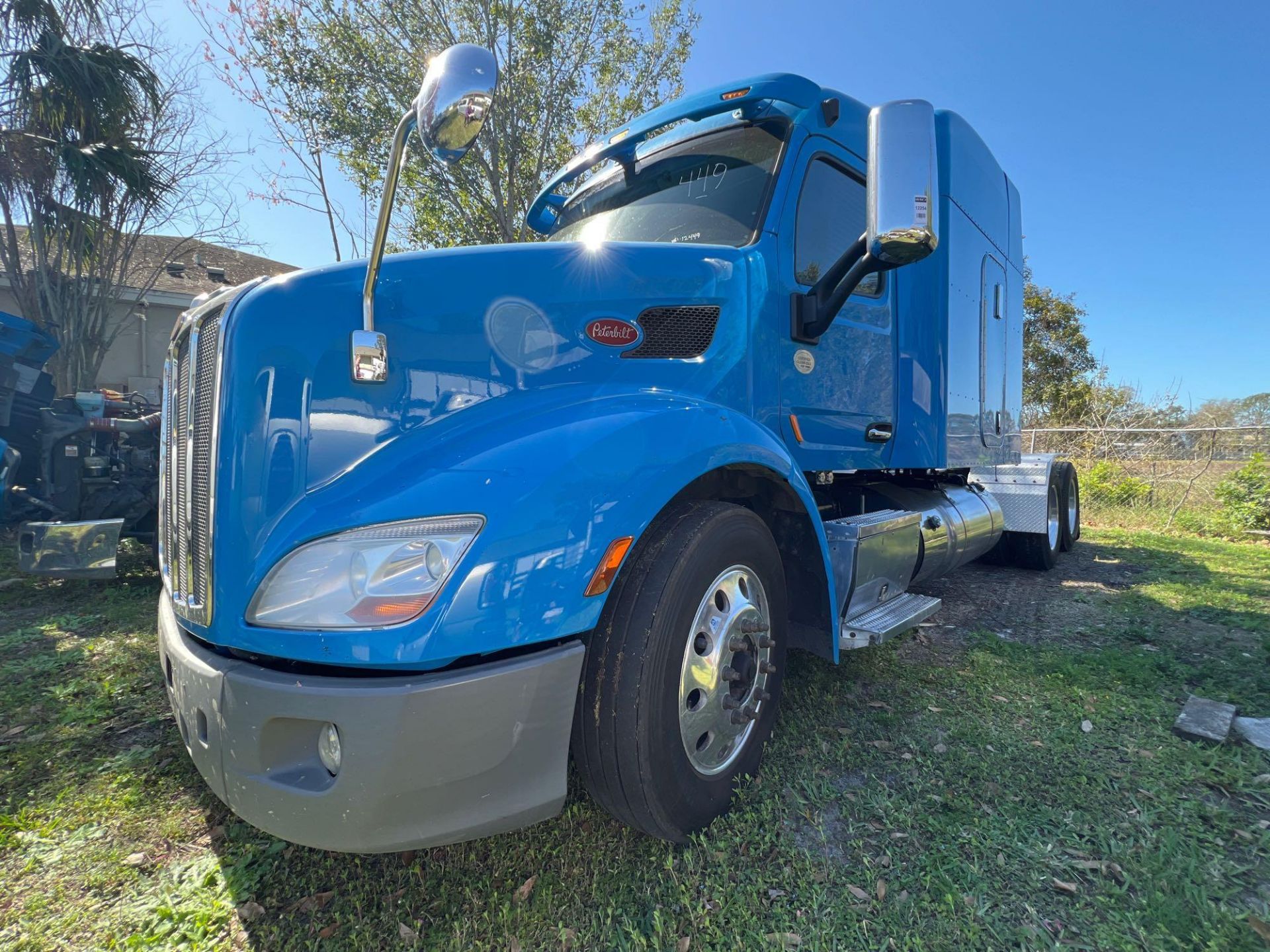 2014 PETERBILT 579 SEMI TRUCK W/SLEEPER CAB, PACCAR DIESEL ENGINE, 455 HP, AUTOMATIC TRANSMISSION - Image 10 of 34