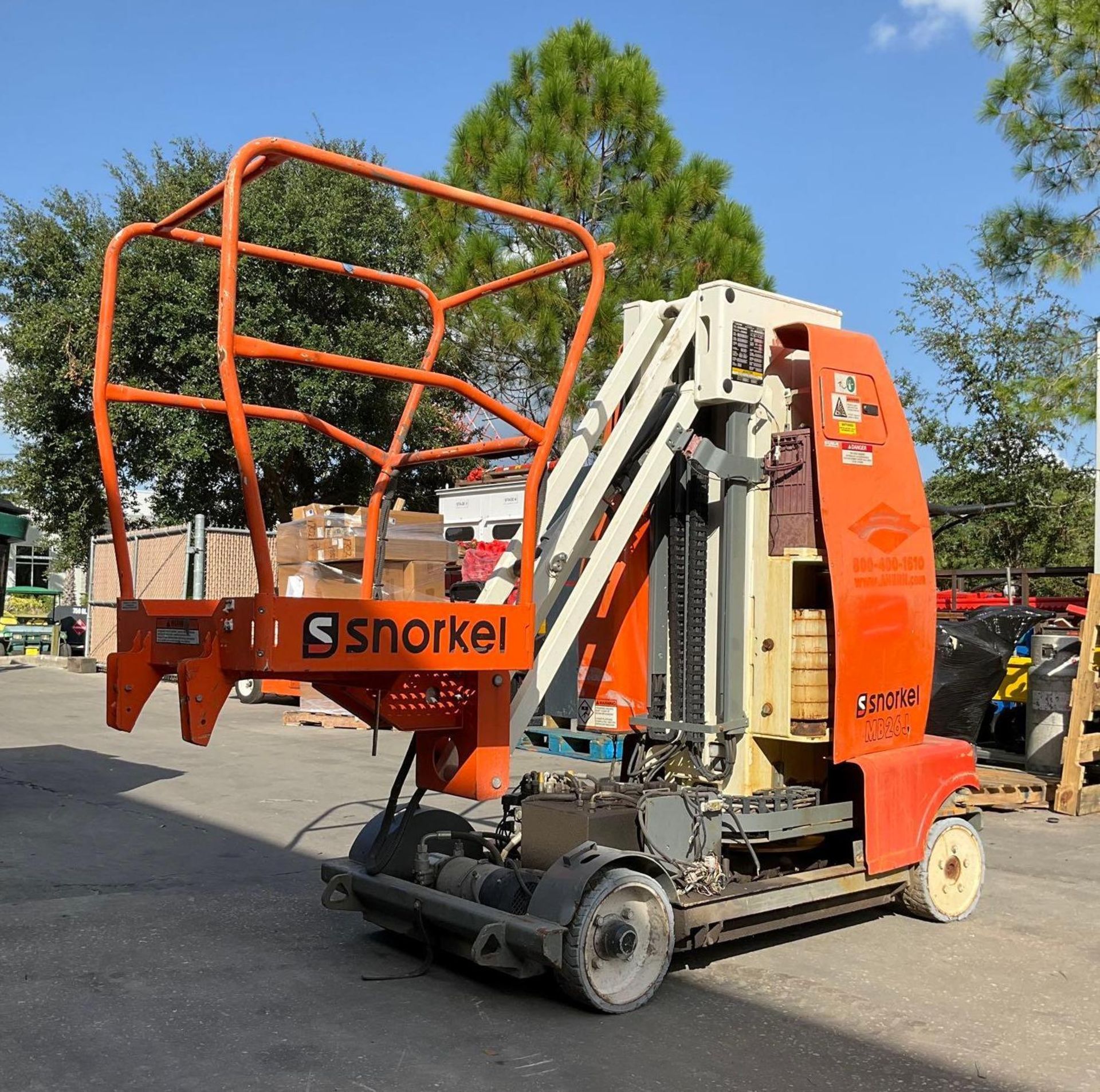 2016 SNORKEL BOOM LIFT MODEL MB26J, ELECTRIC, APPROX MAX PLATFORM HEIGHT 26FT