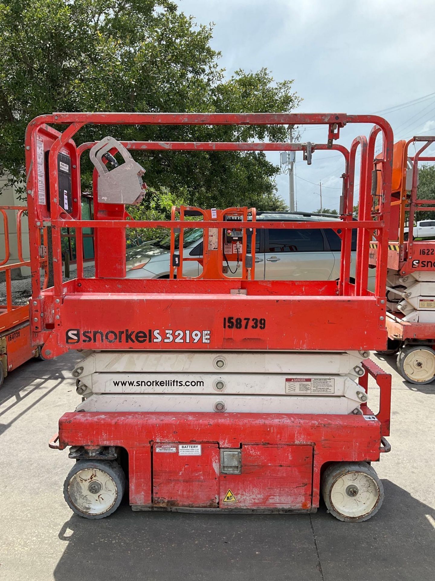 SNORKEL SCISSOR LIFT MODEL S3219E ANSI - Image 6 of 10