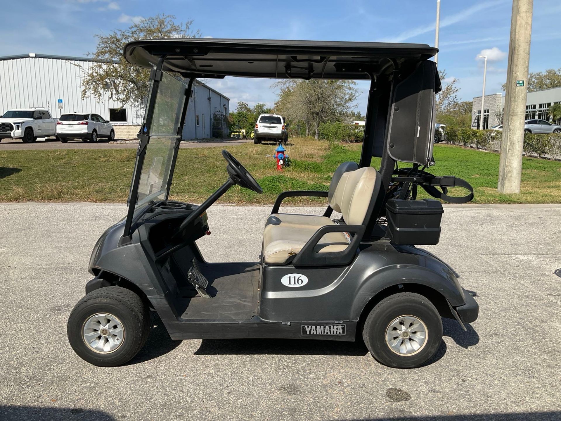 2019 YAMAHA GOLF CART MODEL DR2E19, ELECTRIC, 48VOLTS, BILL OF SALE ONLY , BATTERY CHARGER INCLUD...