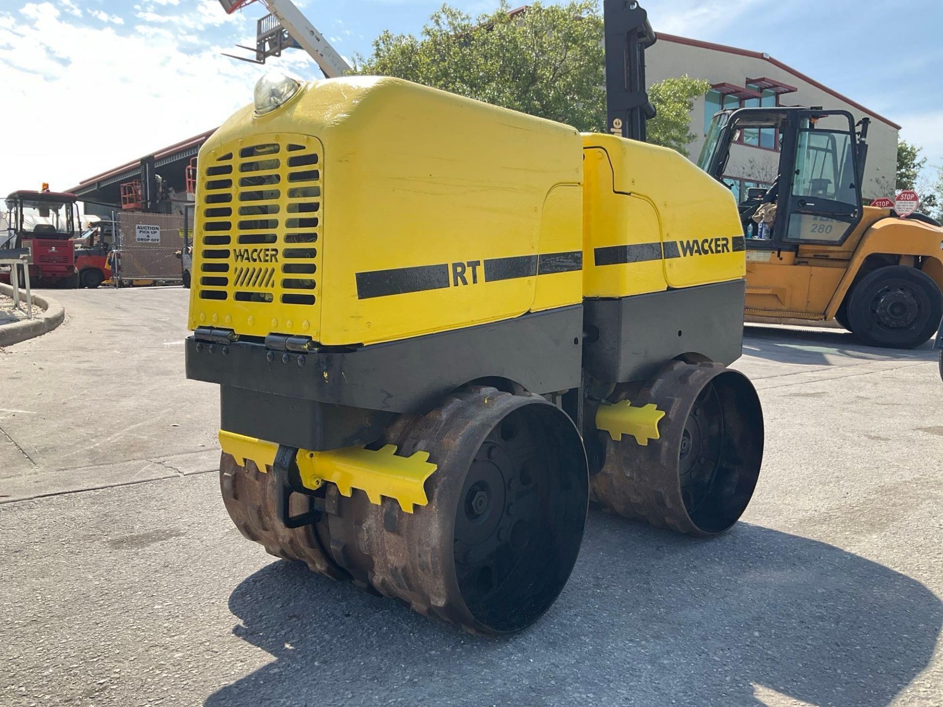 WACKER NEUSON VIBRATORY TRENCH ROLLER MODEL RT , DIESEL, RUNS & OPERATES REMOTE CONTROLLER INCLUDED - Image 5 of 15