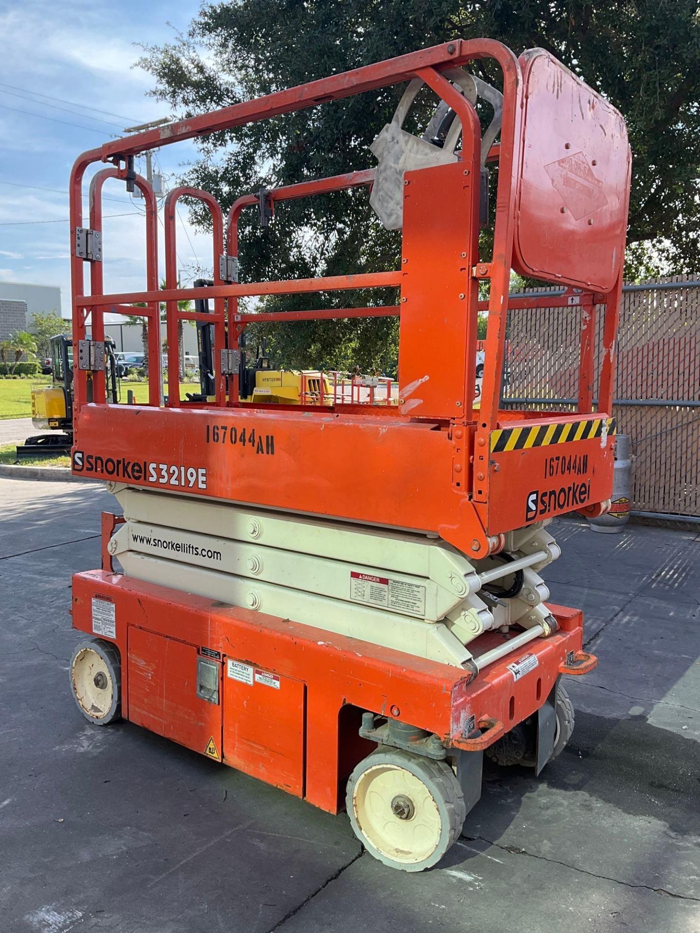 2016 SNORKEL SCISSOR LIFT MODEL S3219E ANSI , ELECTRIC, APPROX MAX PLATFORM HEIGHT 19FT, NON MARK... - Image 3 of 11
