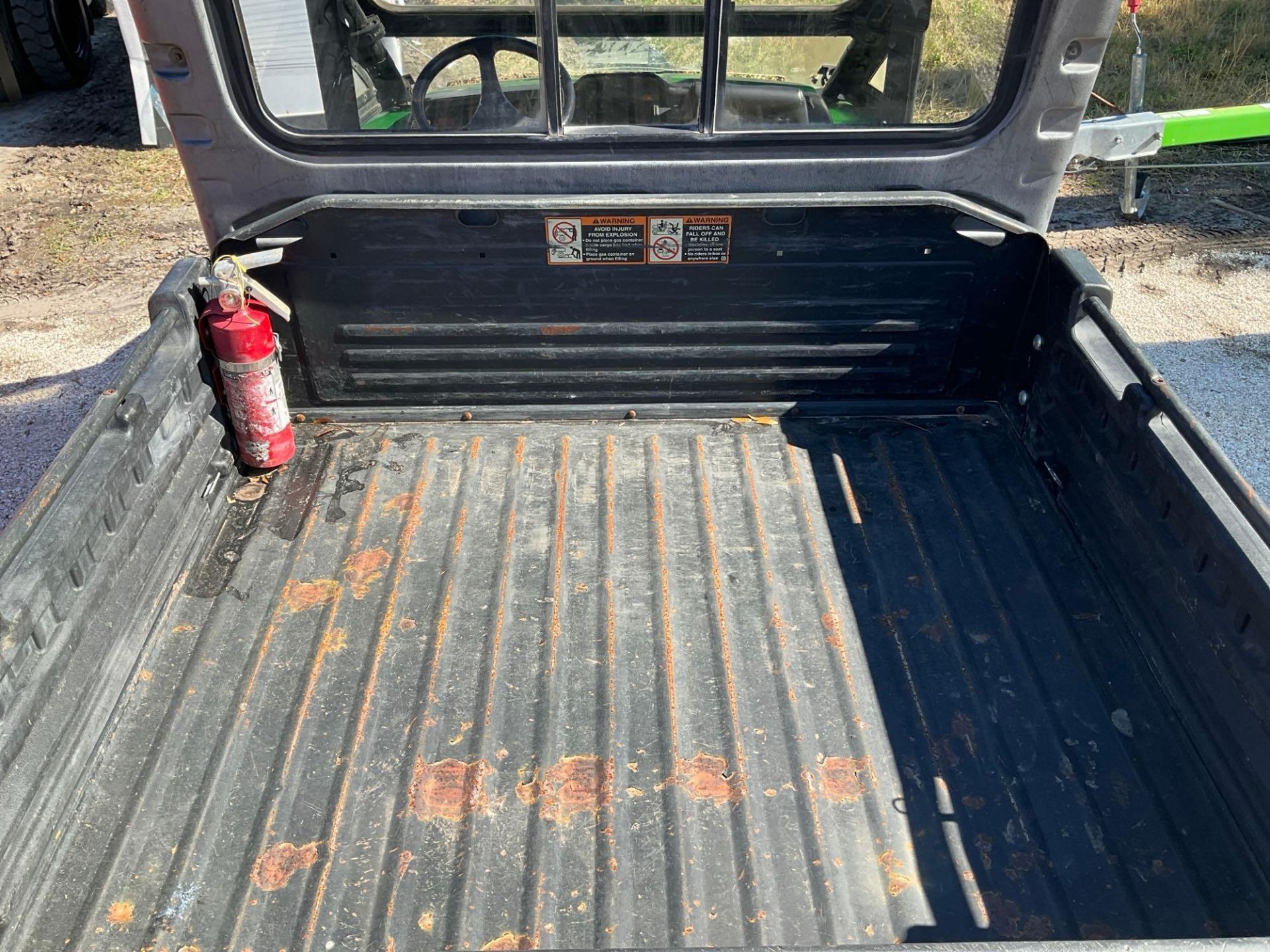 JOHN DEERE GATOR UTV MODEL HPX 815E, DIESEL, 4WD, MANUEL DUMP BED , HITCH, RUNS & OPERATES - Image 8 of 14