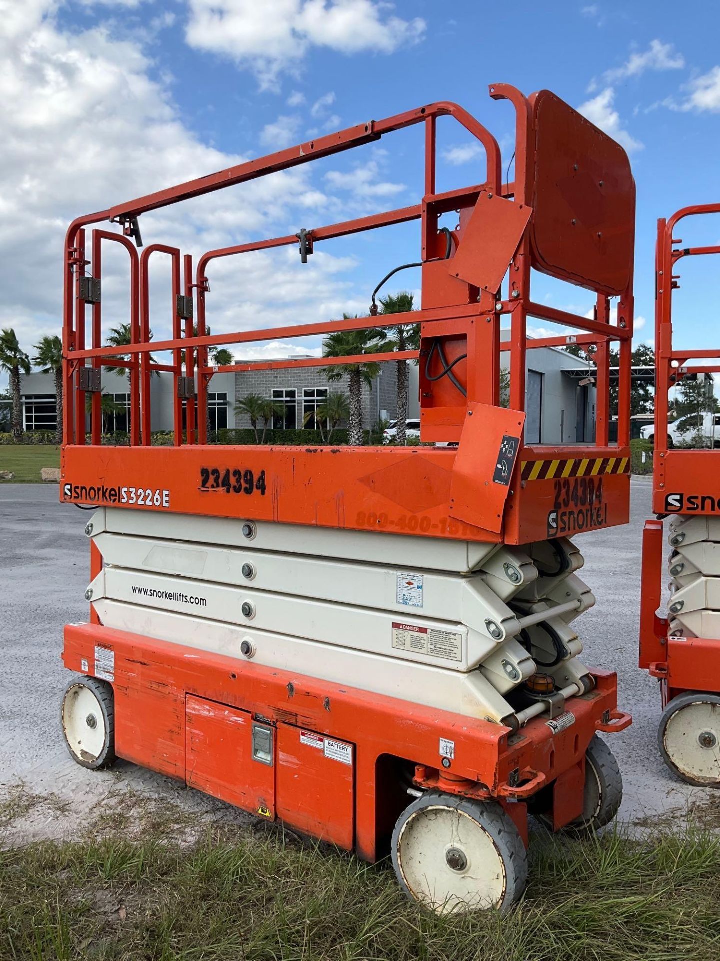 2019  SNORKEL SCISSOR LIFT MODEL S3226E ANSI , ELECTRIC, APPROX MAX PLATFORM HEIGHT 26FT, NON MAR... - Image 3 of 9