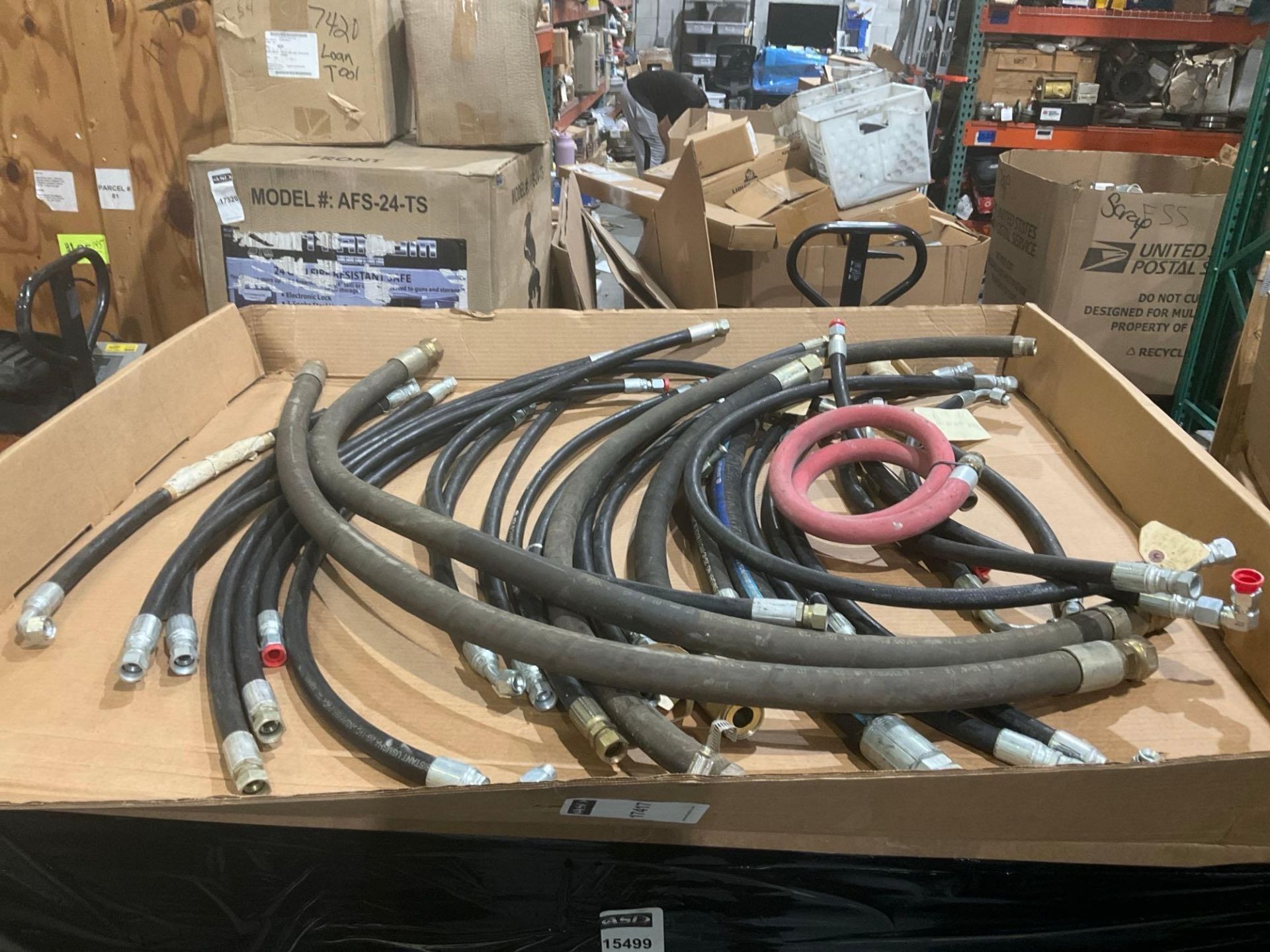 LOT PNEUMATIC AND HYDRAULIC HOSES WITH FITTINGS; BRANDS INCLUDE GATES AND PARKER; MISCELLANEOUS L... - Image 11 of 12