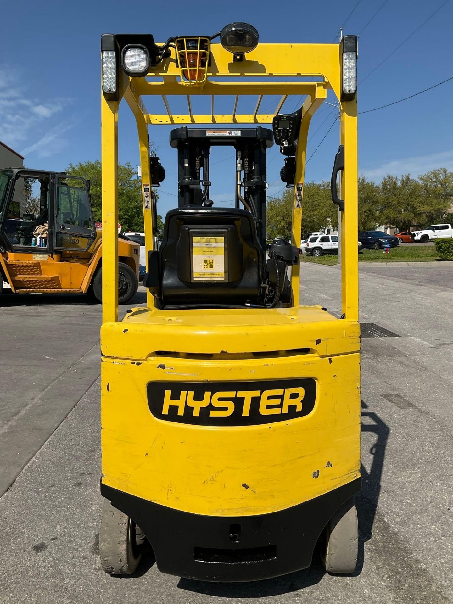 HYSTER FORKLIFT MODEL E50XN-33, ELECTRIC, APPROX MAX CAPACITY 5000LBS, APPROX MAX HEIGHT 171in, ... - Image 5 of 22