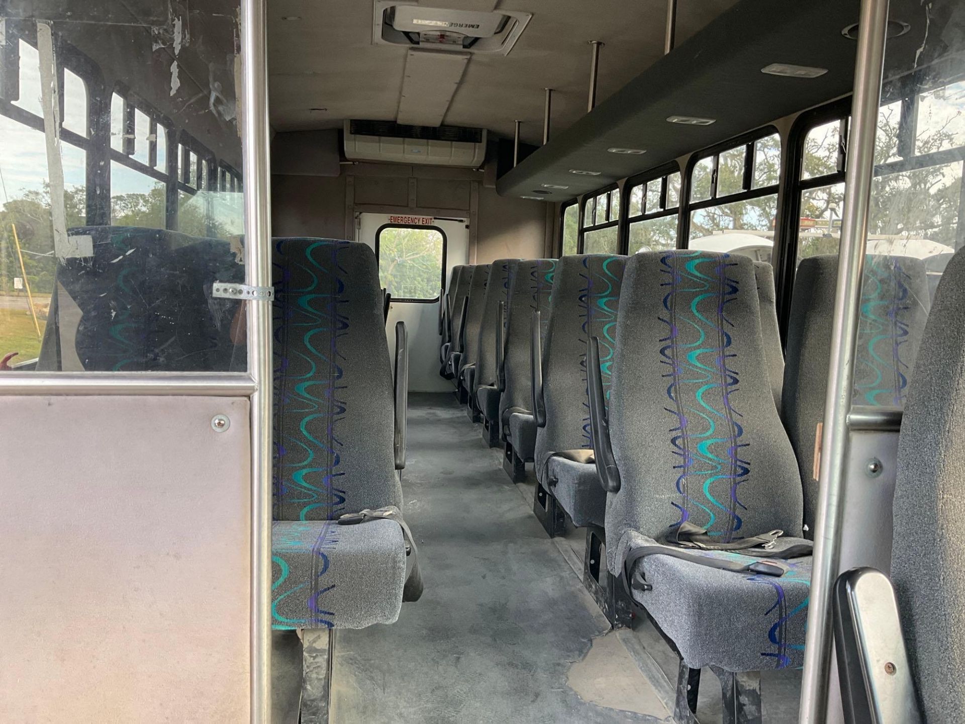 2018 FORD ECONOLINE 450 SHUTTLE BUS, GAS AUTOMATIC, 28 PASSENGER SEATING - Image 15 of 31