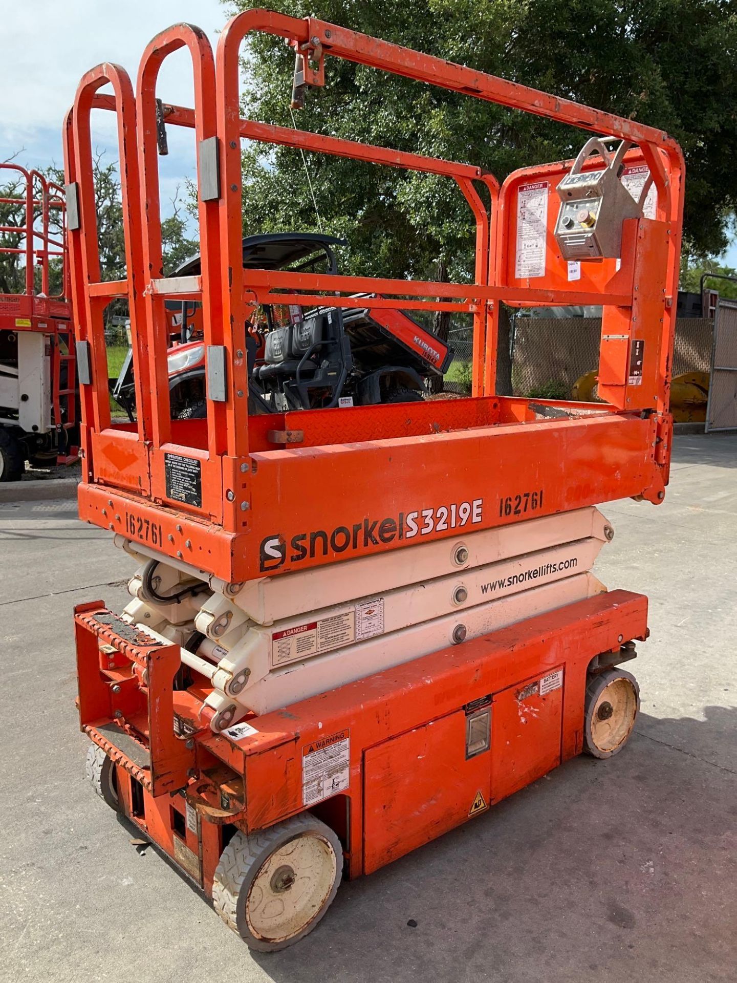 2015 SNORKEL SCISSOR LIFT MODEL S3219E ANSI , ELECTRIC, APPROX MAX PLATFORM HEIGHT 19FT, NON MARK...