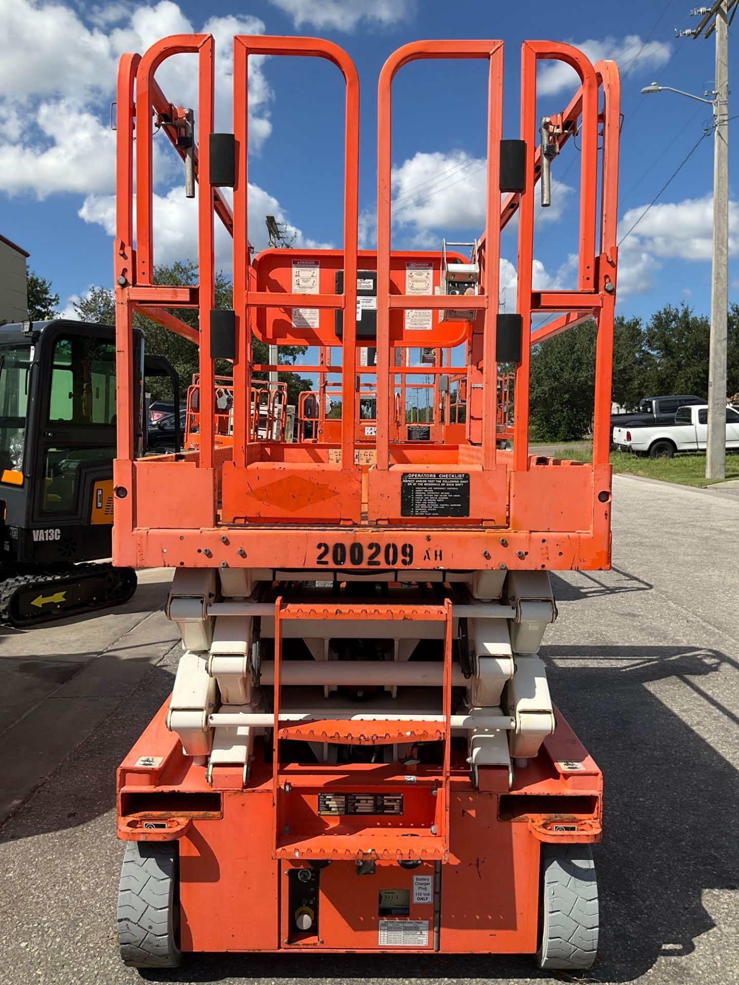 2017  SNORKEL SCISSOR LIFT MODEL S4726E ANSI , ELECTRIC, APPROX MAX PLATFORM HEIGHT 26FT, NON MAR... - Image 6 of 9