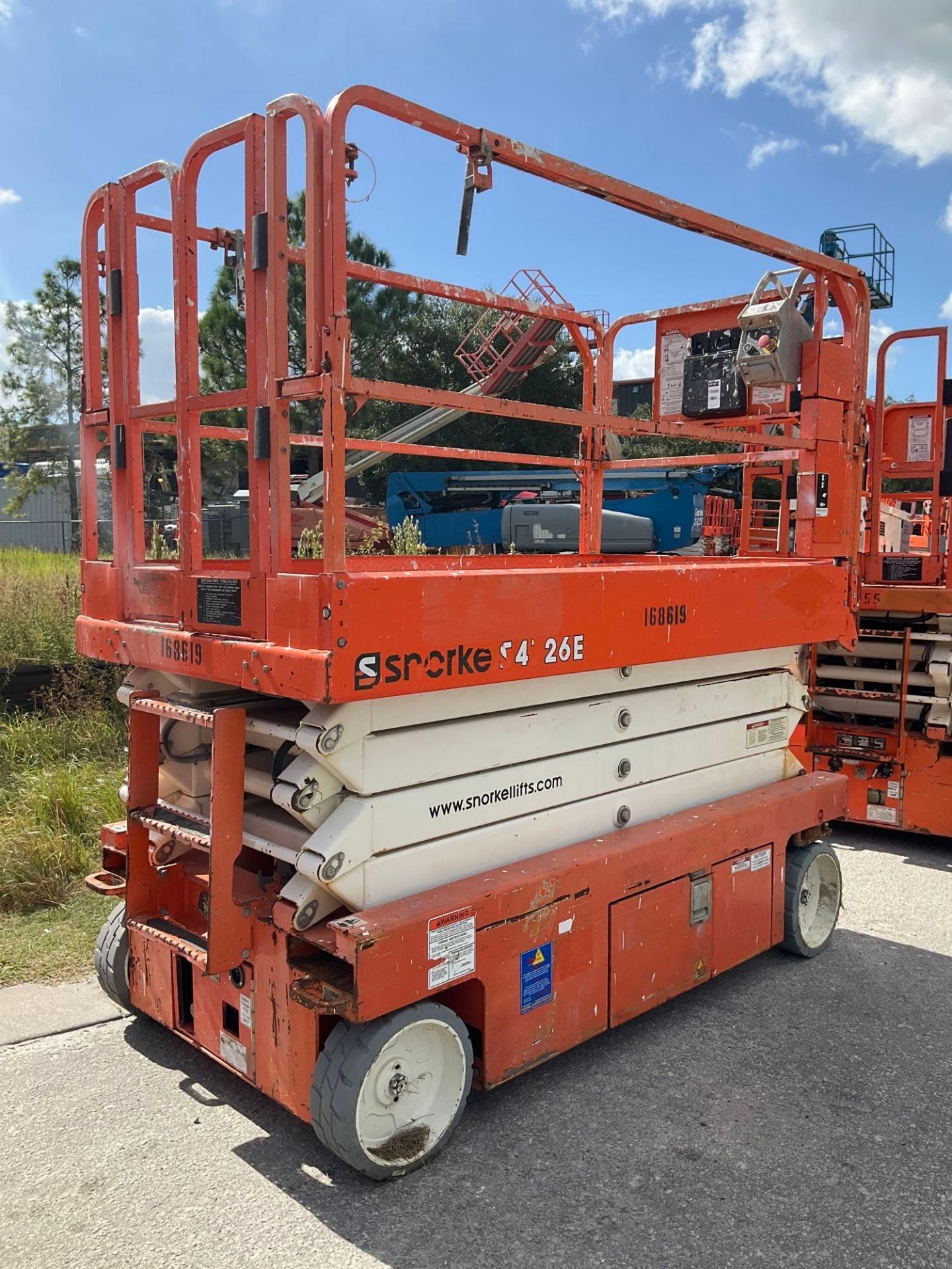 2016 SNORKEL SCISSOR LIFT MODEL S4726E ANSI , ELECTRIC, APPROX MAX PLATFORM HEIGHT 26FT, NON MARK...