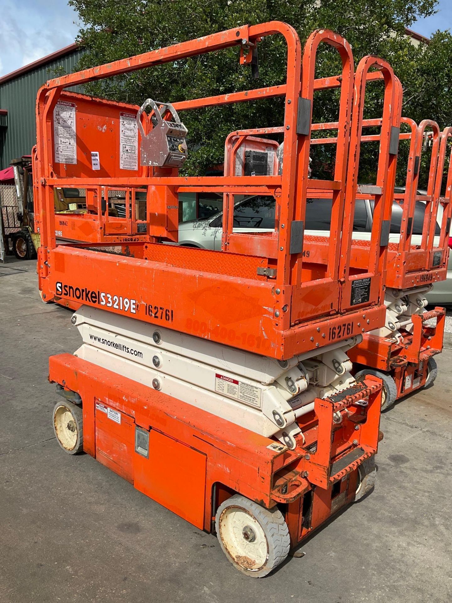 2015 SNORKEL SCISSOR LIFT MODEL S3219E ANSI , ELECTRIC, APPROX MAX PLATFORM HEIGHT 19FT, NON MARK... - Image 4 of 8