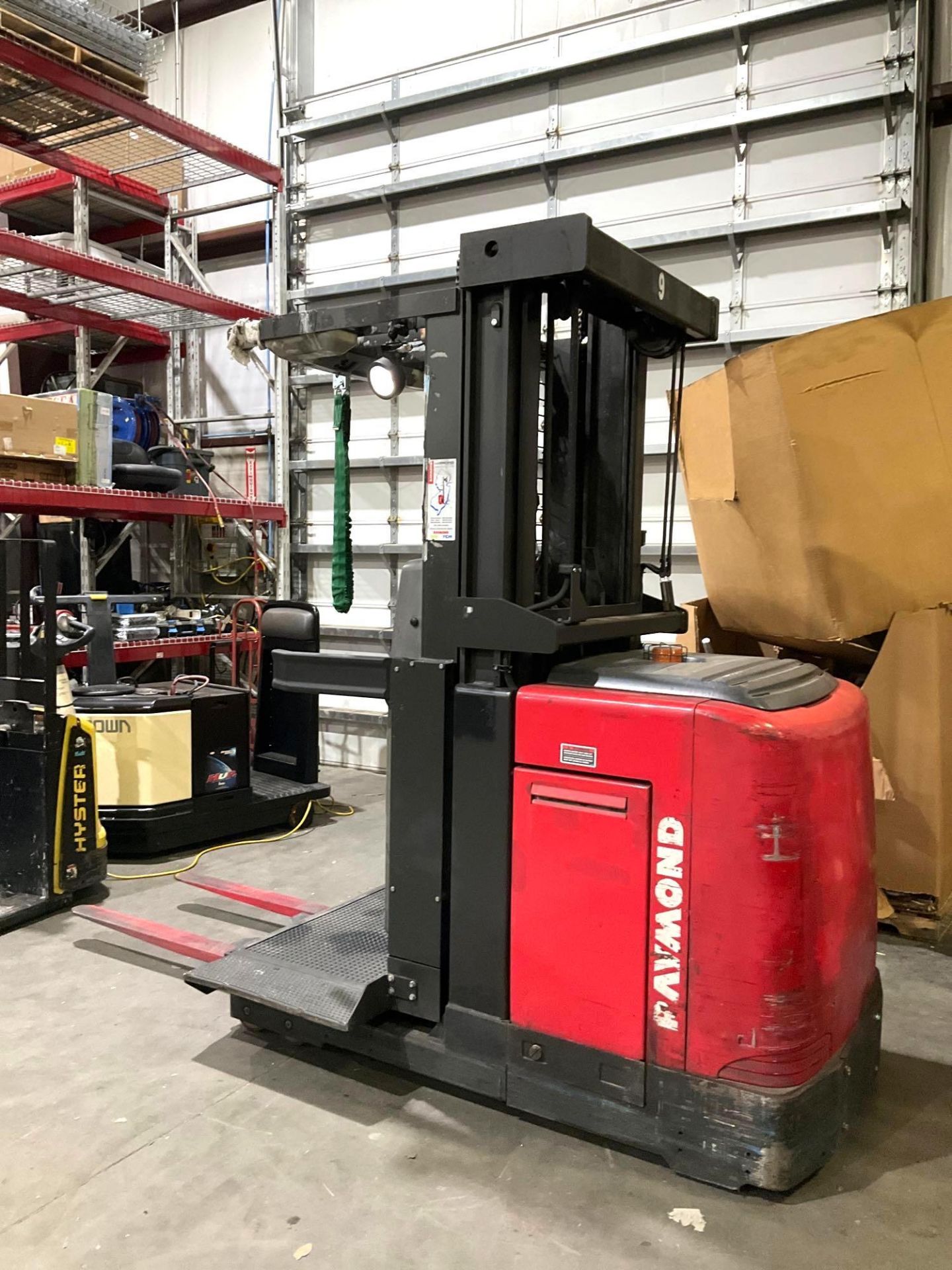 RAYMOND ORDER PICKER MODEL 560-OPC30TT, ELECTRIC, APPROX MAX CAPACITY 3000, APPROX MAX HEIGHT 210... - Image 3 of 14