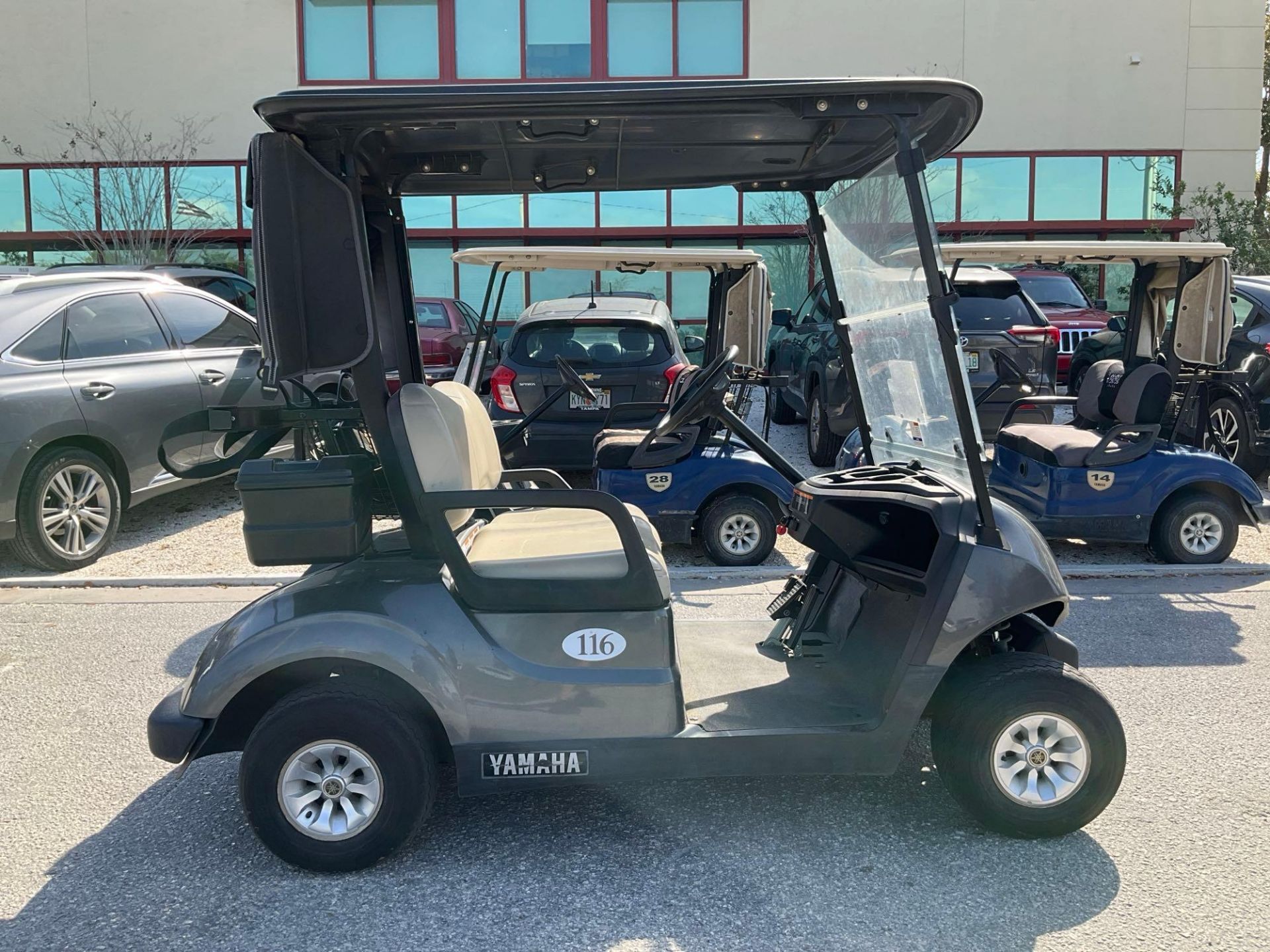 2019 YAMAHA GOLF CART MODEL DR2E19, ELECTRIC, 48VOLTS, BILL OF SALE ONLY , BATTERY CHARGER INCLUD... - Image 6 of 13