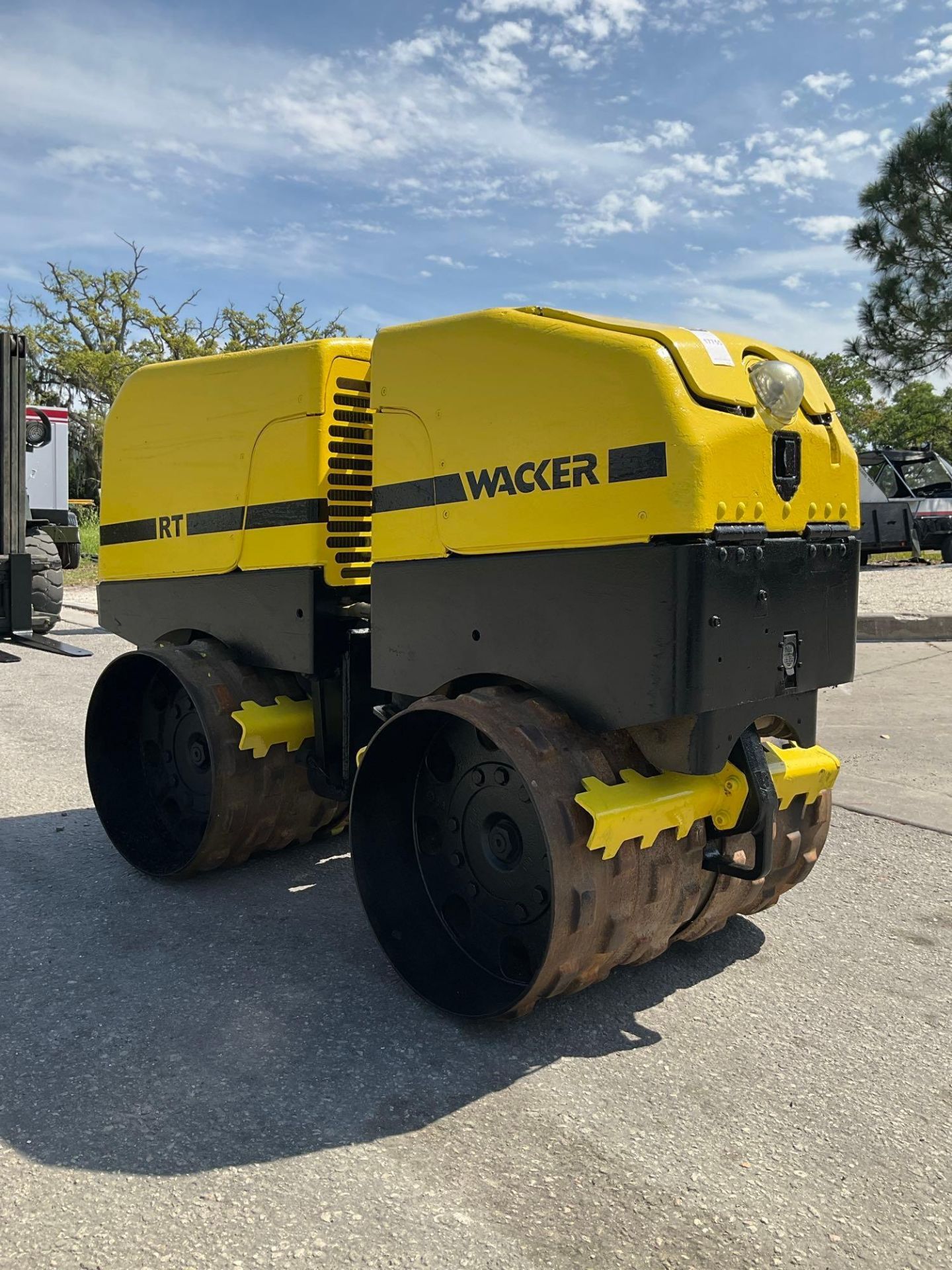 WACKER NEUSON VIBRATORY TRENCH ROLLER MODEL RT , DIESEL, RUNS & OPERATES REMOTE CONTROLLER INCLUDED - Image 7 of 15