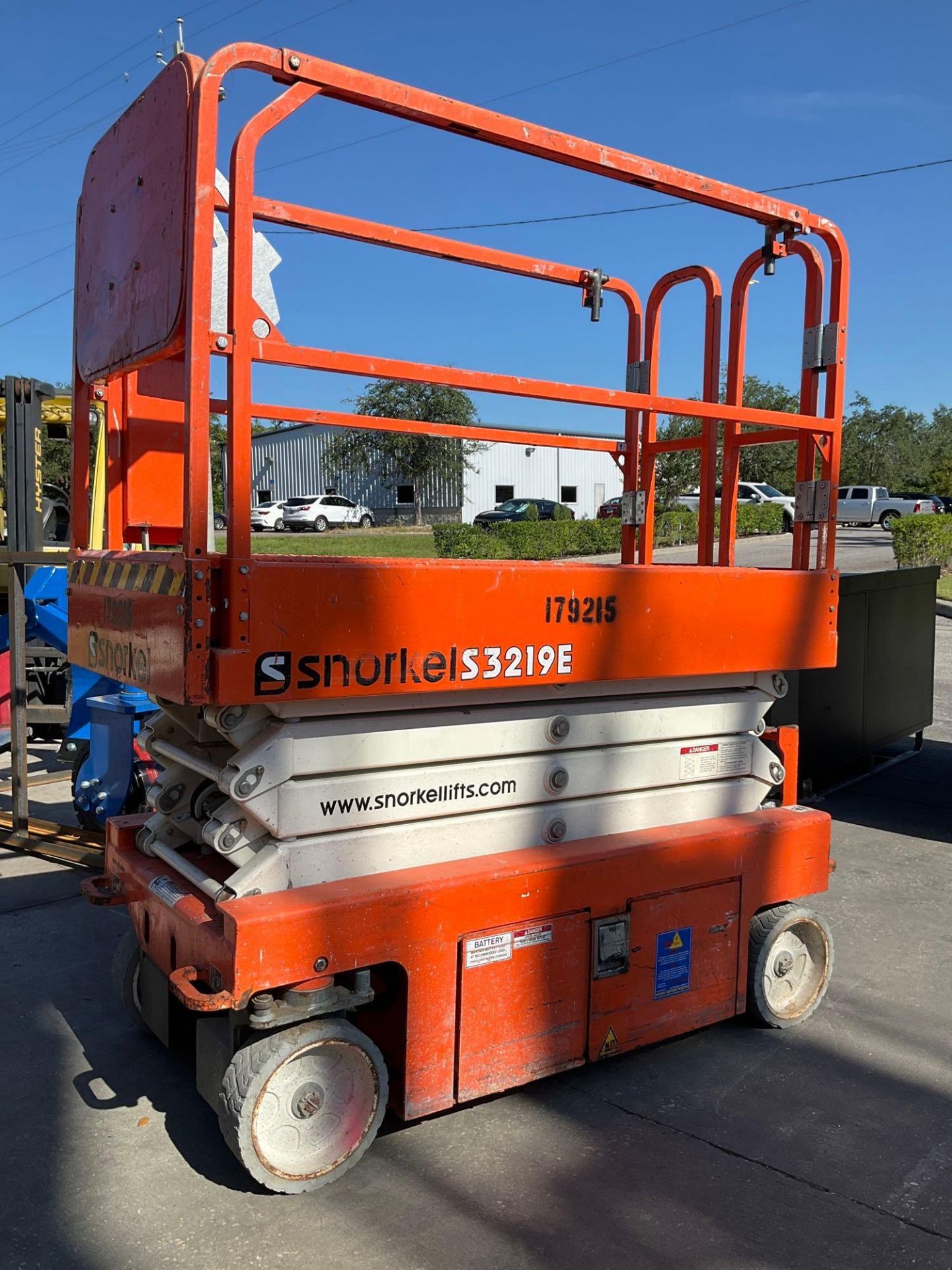 2016 SNORKEL SCISSOR LIFT MODEL S3219E ANSI , ELECTRIC, APPROX MAX PLATFORM HEIGHT 19FT, NON MARK... - Image 5 of 11