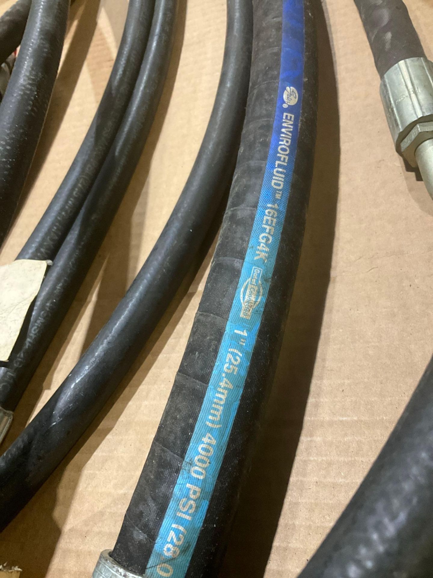 LOT PNEUMATIC AND HYDRAULIC HOSES WITH FITTINGS; BRANDS INCLUDE GATES AND PARKER; MISCELLANEOUS L... - Image 4 of 12