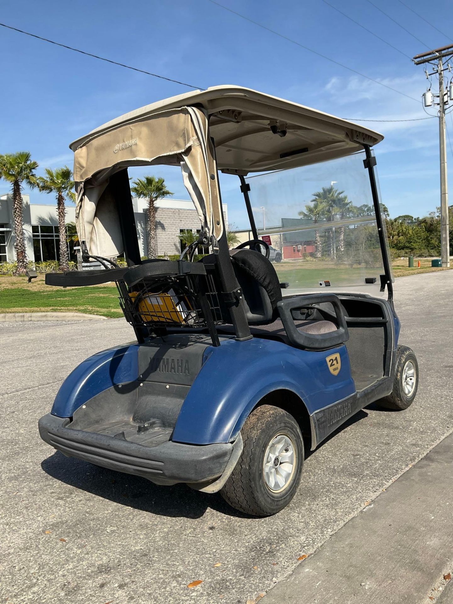 2015 YAMAHA GOLF CART MODEL YDREX5, ELECTRIC, 48VOLTS, BILL OF SALE ONLY , BATTERY CHARGER INCLUD... - Image 3 of 12