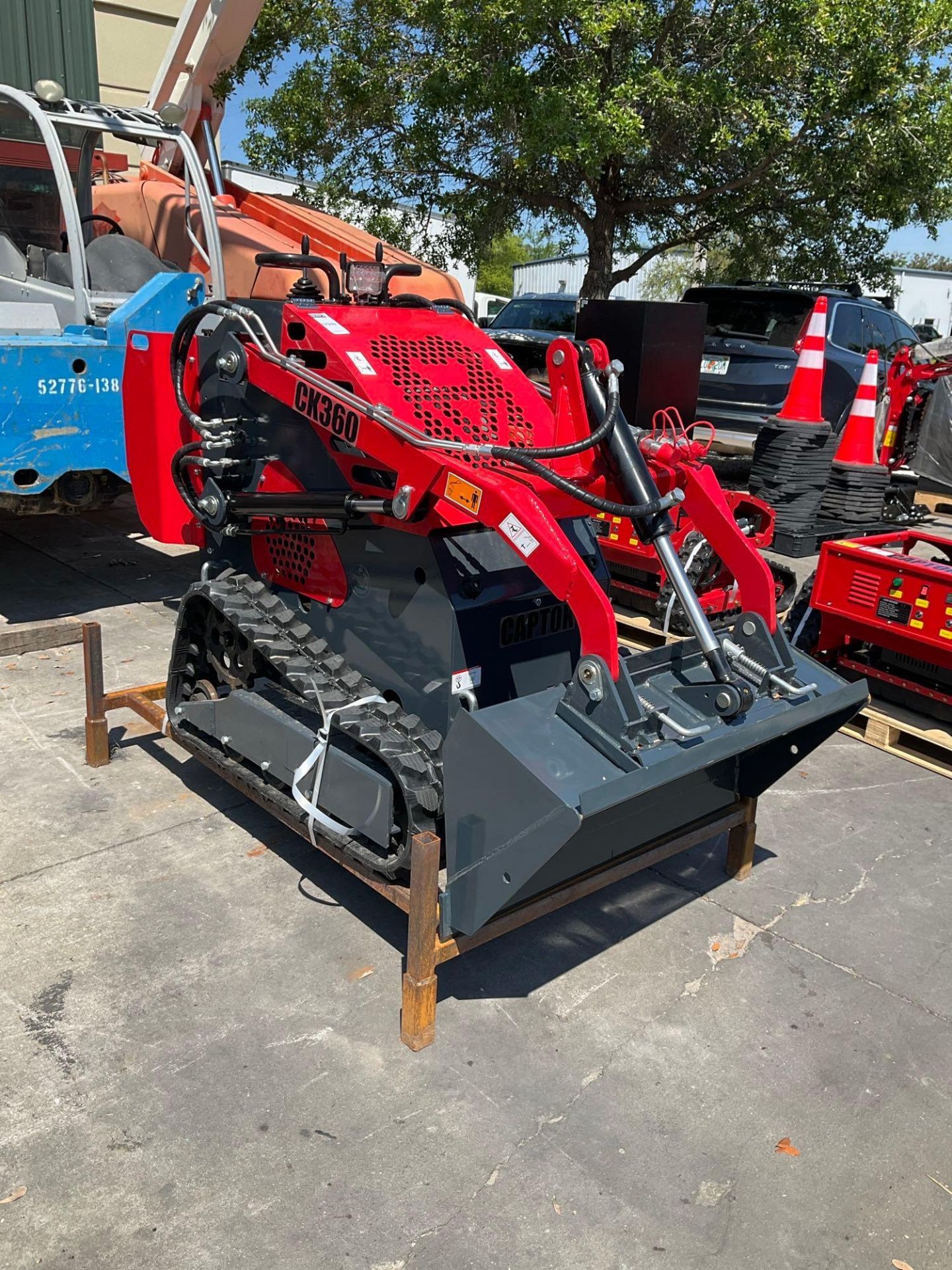 UNUSED 2024 CK360 SKID STEER LOADER, GAS POWER, APPROX 13.5 HP, RUBBER TRACK