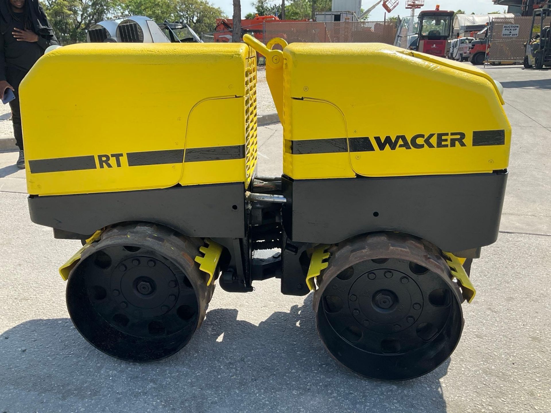 WACKER NEUSON VIBRATORY TRENCH ROLLER MODEL RT , DIESEL, RUNS & OPERATES REMOTE CONTROLLER INCLUDED - Image 6 of 15