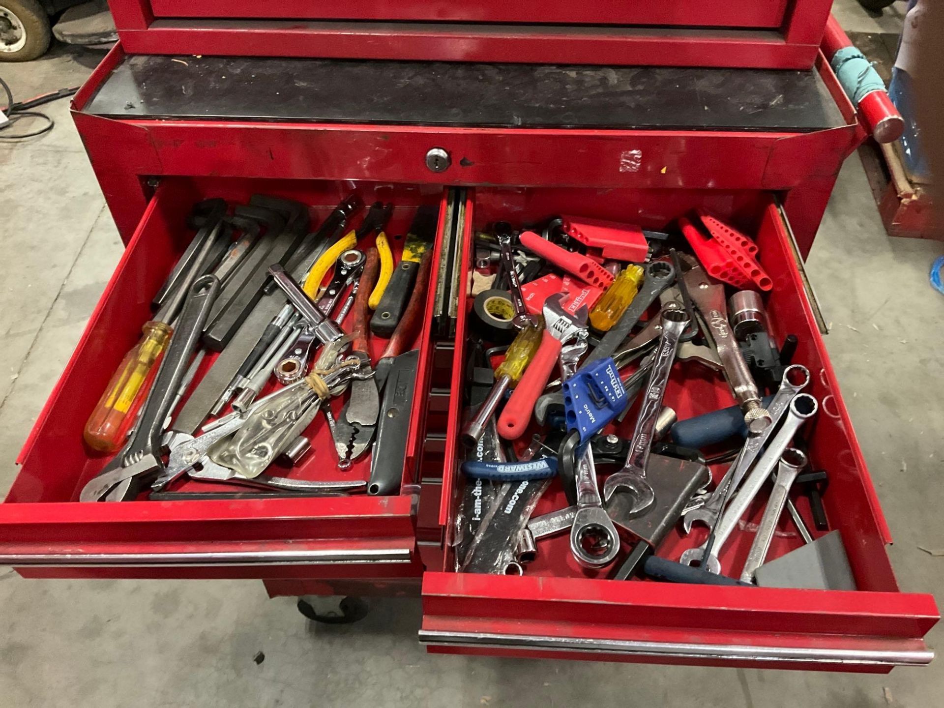 WATERLOO INDUSTRIAL PARTS CABINET / TOOL BOX ON WHEELS WITH CONTENTS , APPROX 30€ W x 18€ L x 6... - Image 10 of 13