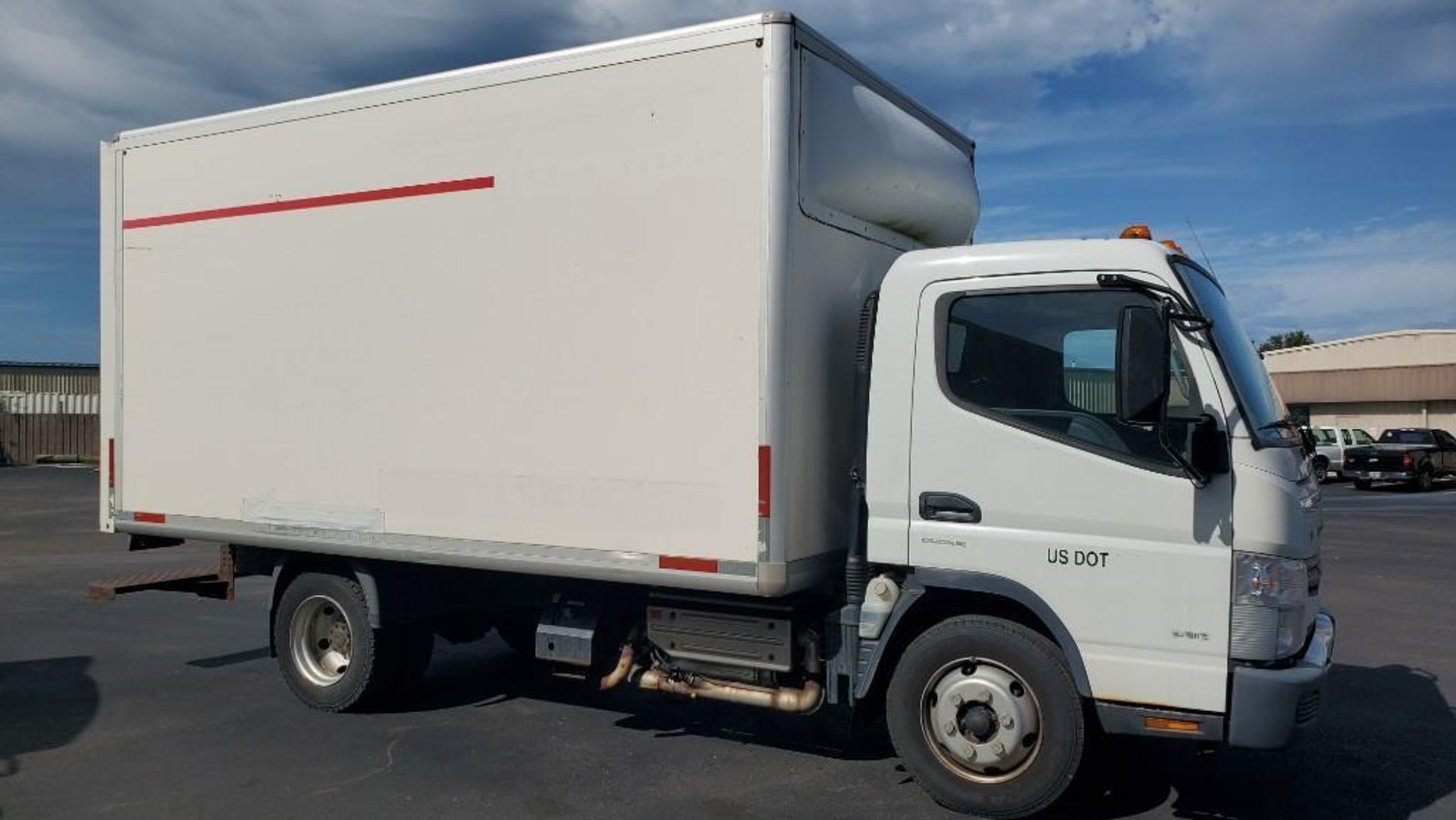 2015 MITSUBISHI FUSO FE180 BOX TRUCK APPROX 14' BOX, DIESEL ENGINE, AUTOMATIC TRANSMISSION - Image 3 of 39