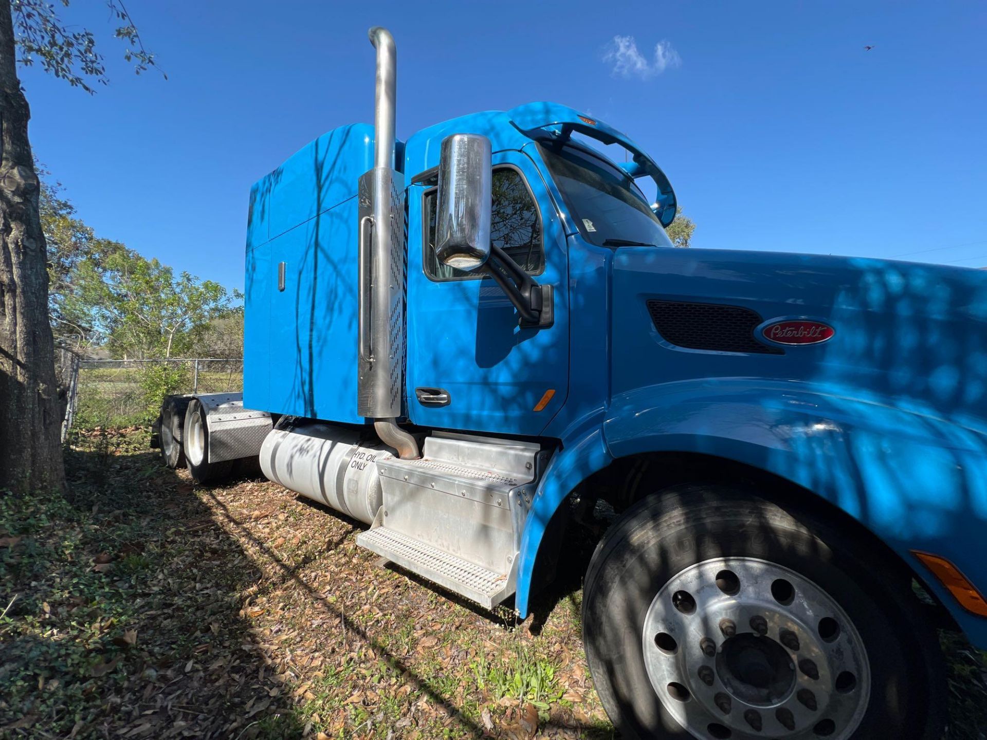 2014 PETERBILT 579 SEMI TRUCK W/SLEEPER CAB, PACCAR DIESEL ENGINE, 455 HP, AUTOMATIC TRANSMISSION, - Image 13 of 31