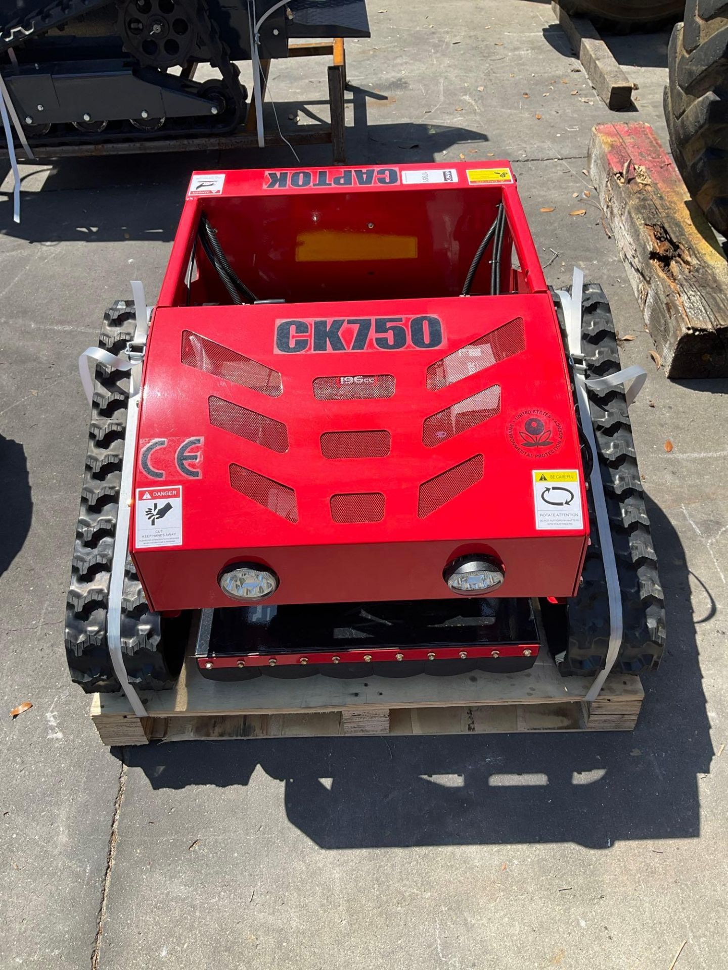 UNUSED 2024 CAPTOK LAWN MOWER MODEL CK750, GAS POWERED, RUBBER TRACKS, APPROX CUTTING WIDTH 550MM... - Image 10 of 15