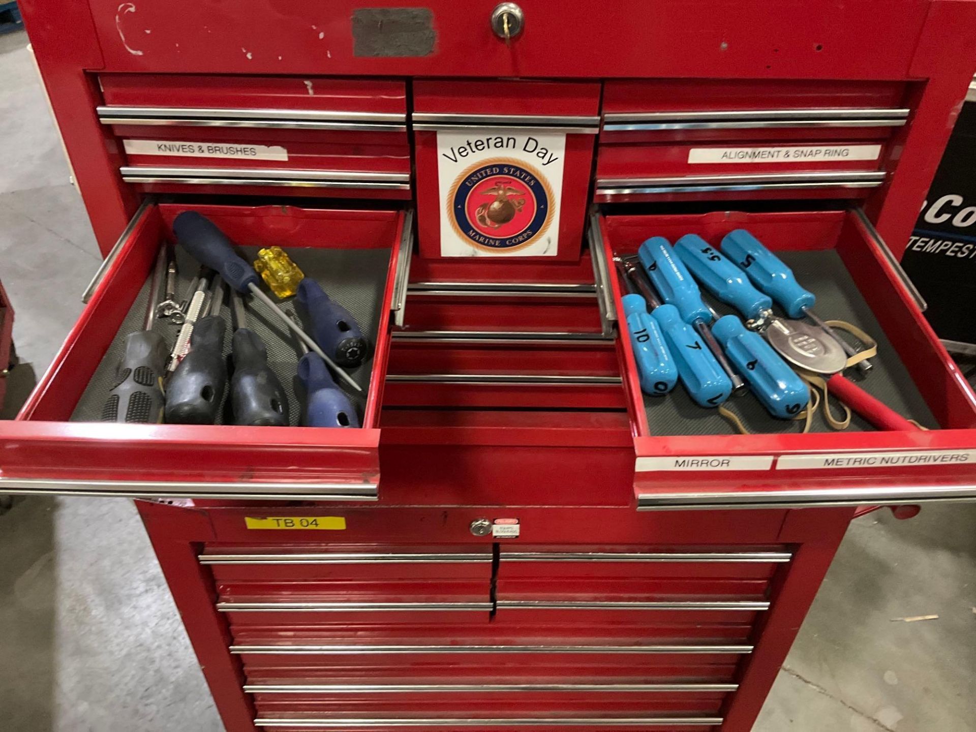 INDUSTRIAL PARTS CABINET / TOOL BOX ON WHEELS WITH CONTENTS , APPROX 30€ W x 18€ L x 60€ T - Image 6 of 13