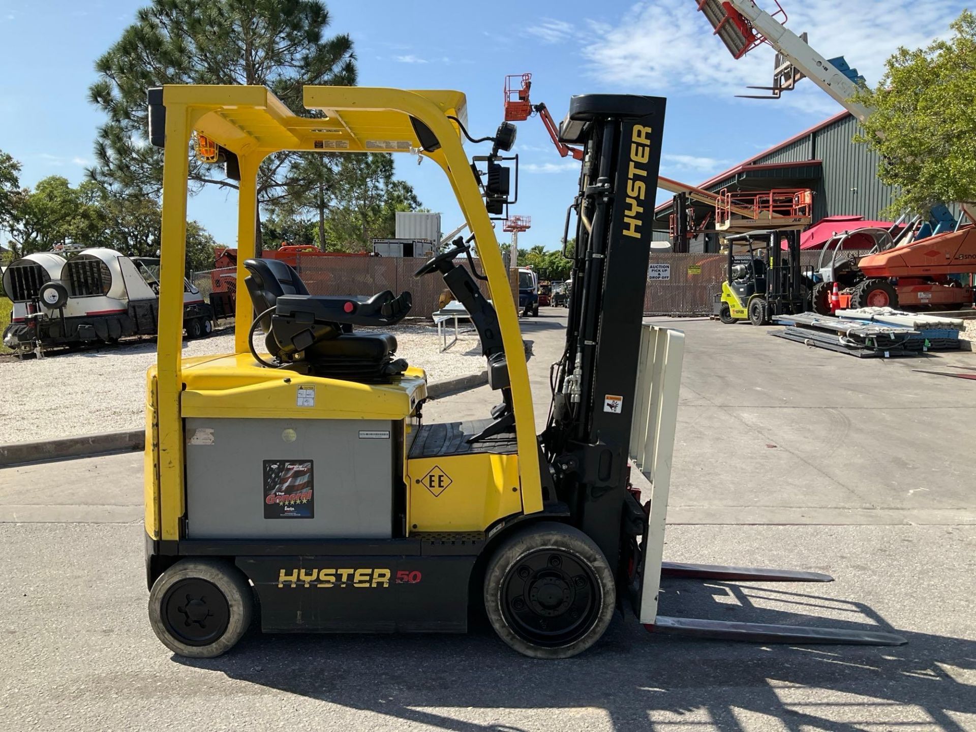 HYSTER FORKLIFT MODEL E50XN-33, ELECTRIC, APPROX MAX CAPACITY 5000LBS, APPROX MAX HEIGHT 171in, ... - Image 7 of 22