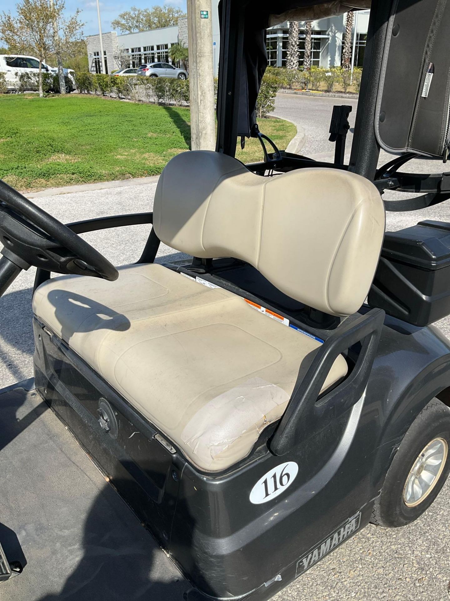 2019 YAMAHA GOLF CART MODEL DR2E19, ELECTRIC, 48VOLTS, BILL OF SALE ONLY , BATTERY CHARGER INCLUD... - Image 9 of 13