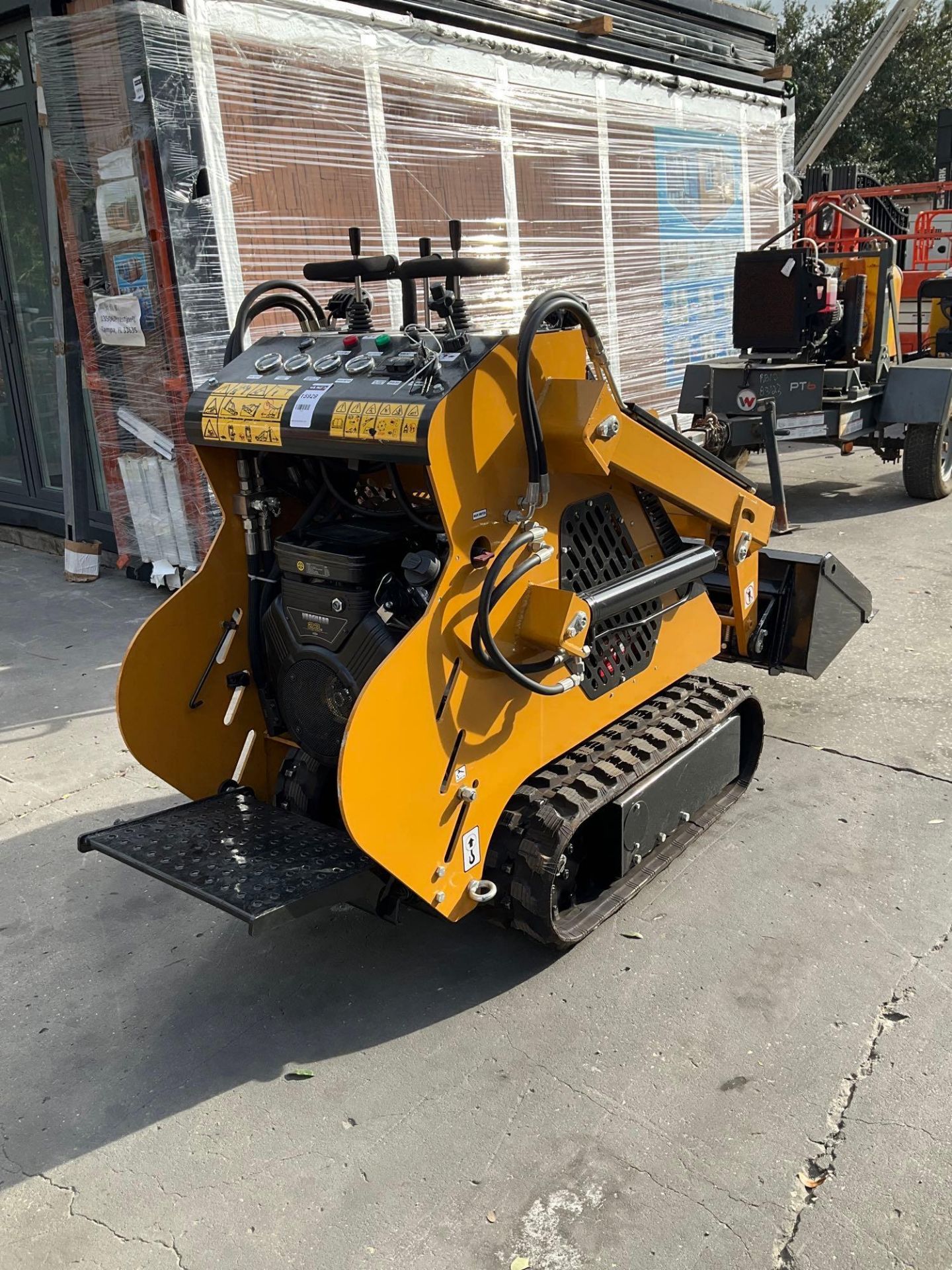 2023 AGROTK WALK BEHIND CRAWLER SKID STEER LOADER MODEL KBT23, GAS POWERED, ELECTRIC START, RUBBE... - Image 3 of 13