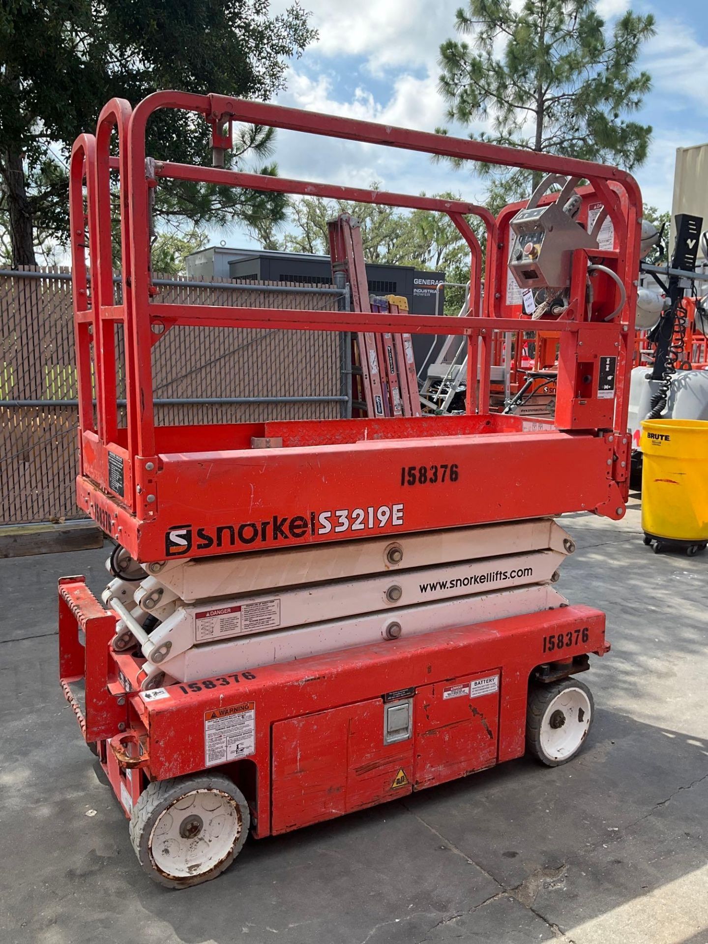 2015 SNORKEL SCISSOR LIFT MODEL S3219E ANSI , ELECTRIC, APPROX MAX PLATFORM HEIGHT 19FT, NON MARK... - Image 2 of 10
