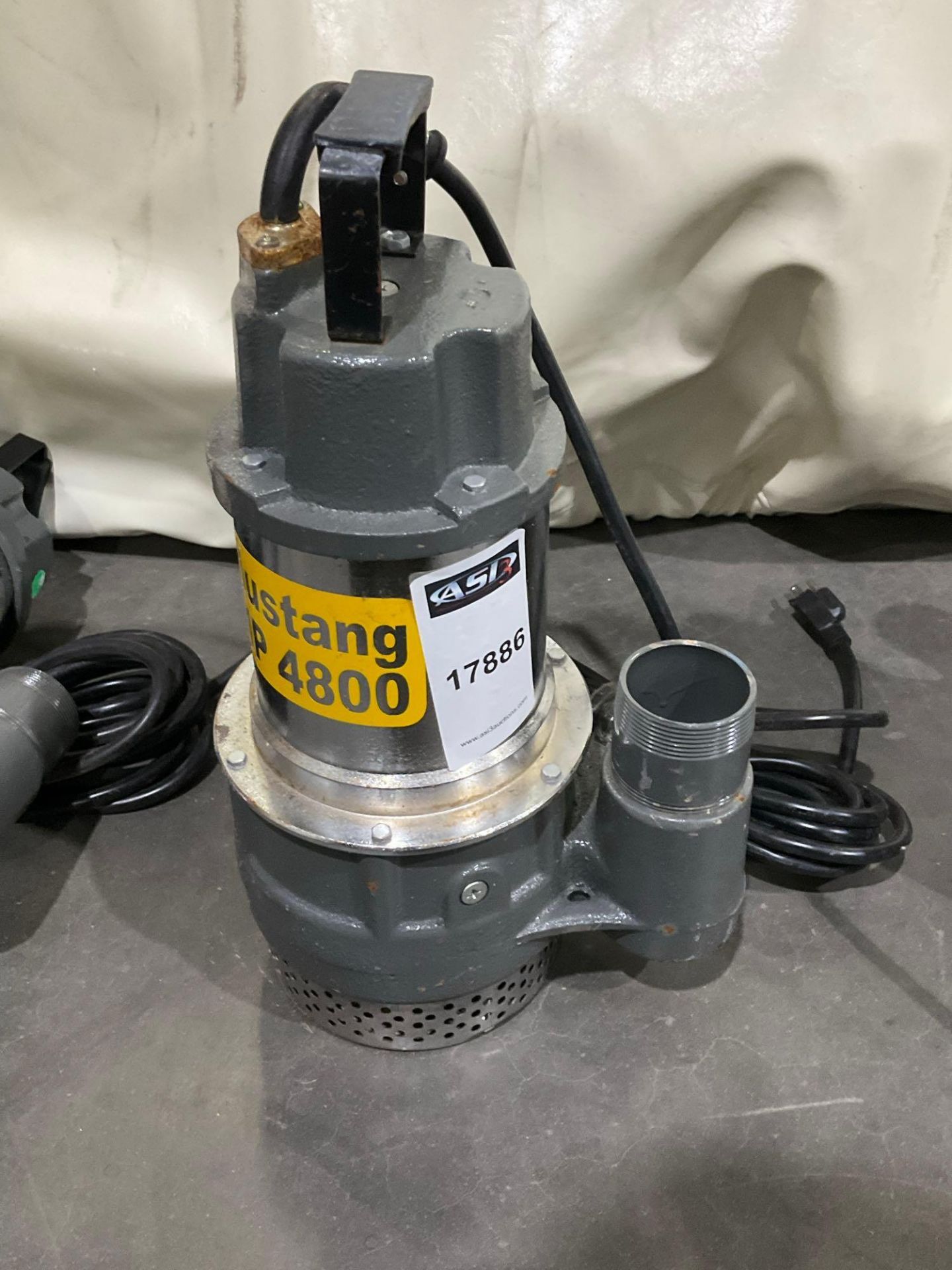 UNUSED 2" SUBMERSIBLE MUSTANG PUMP MP4800