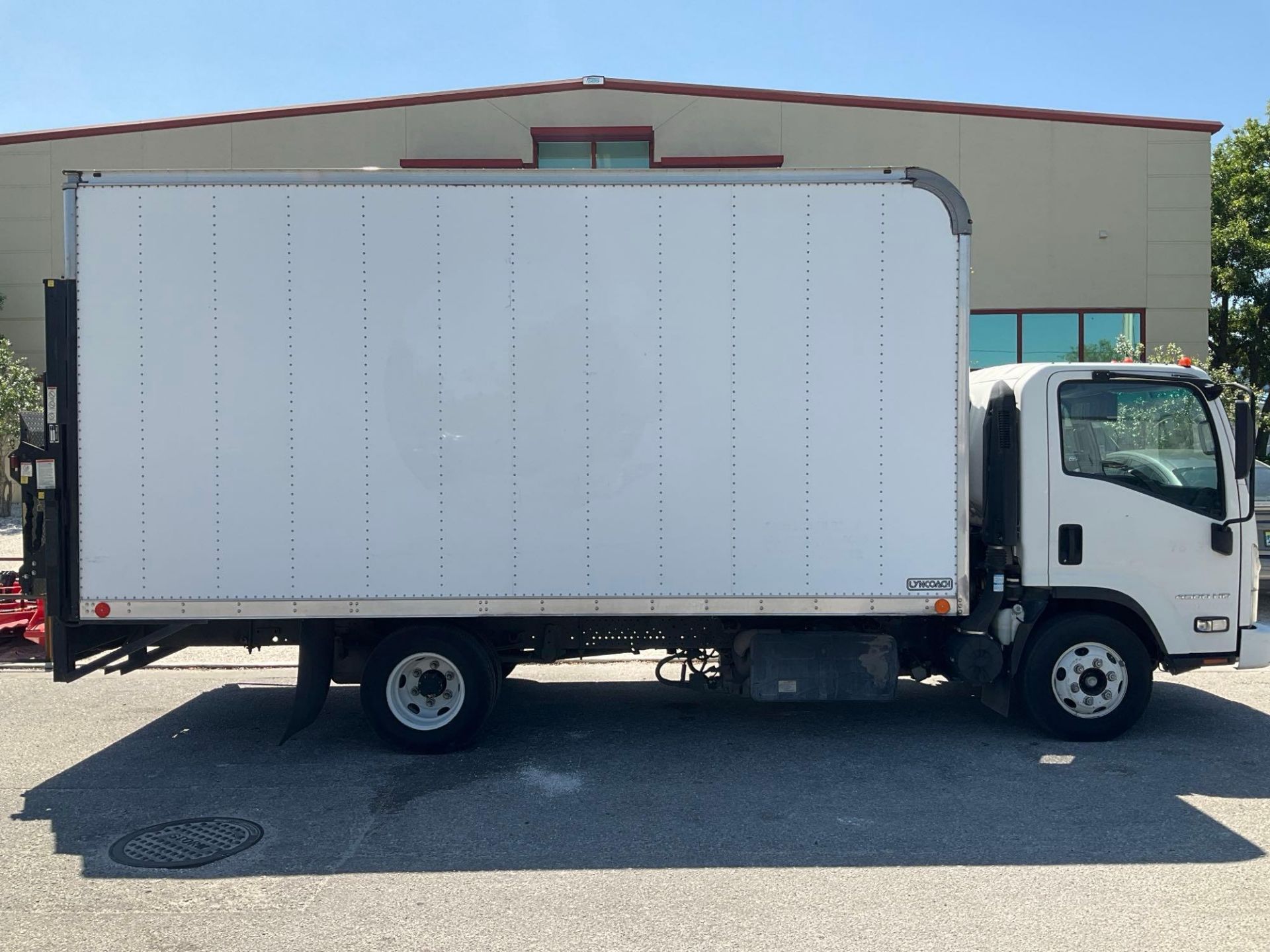 2018 CHEVROLET 7500XD BOX TRUCK, DIESEL, APPROX GVWR 14500, BOX BODY APPROX 16FT, POWER LOCKS & W... - Image 5 of 24