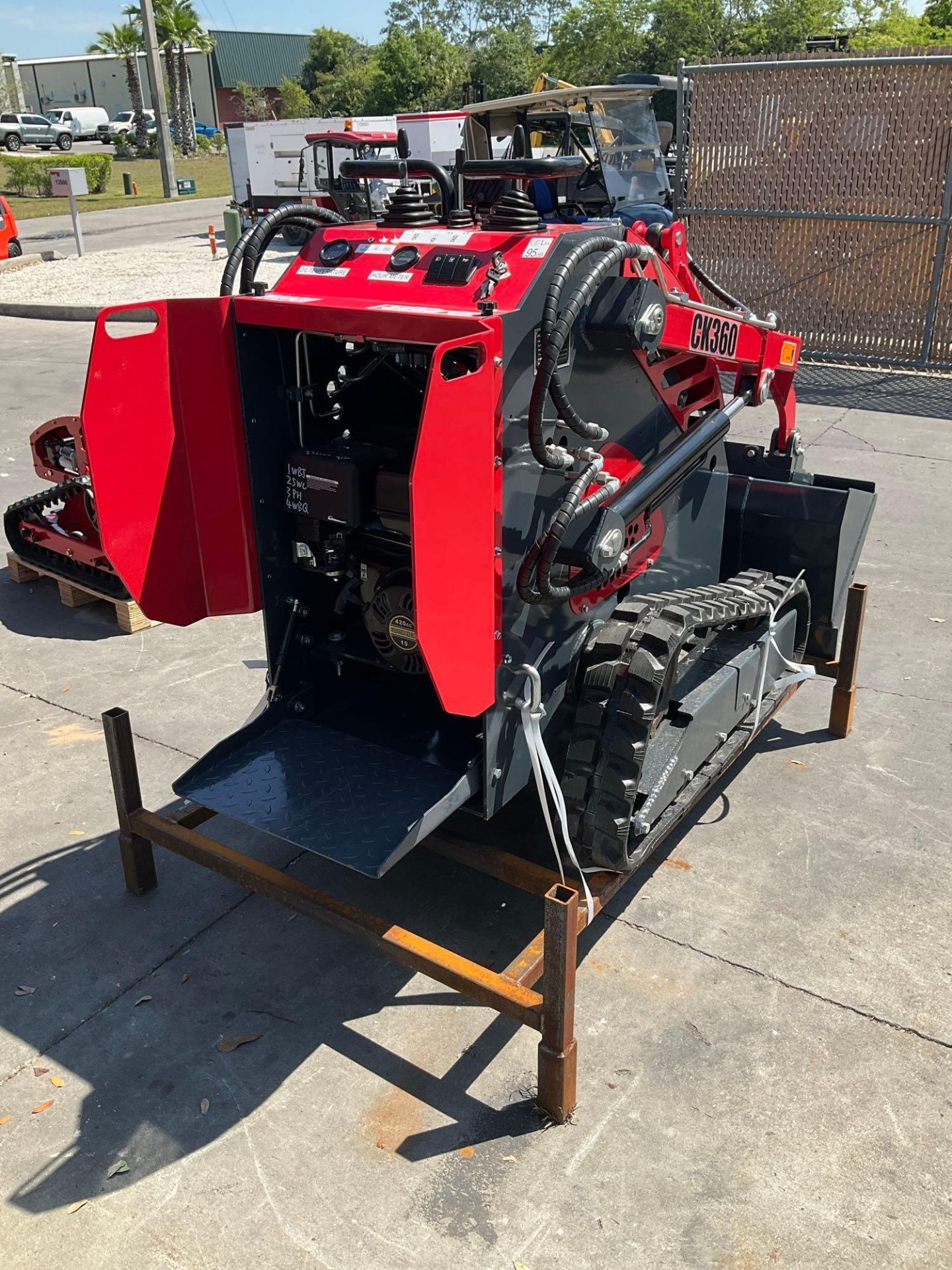 UNUSED 2024 CK360 SKID STEER LOADER, GAS POWER, APPROX 13.5 HP, RUBBER TRACK - Image 3 of 11