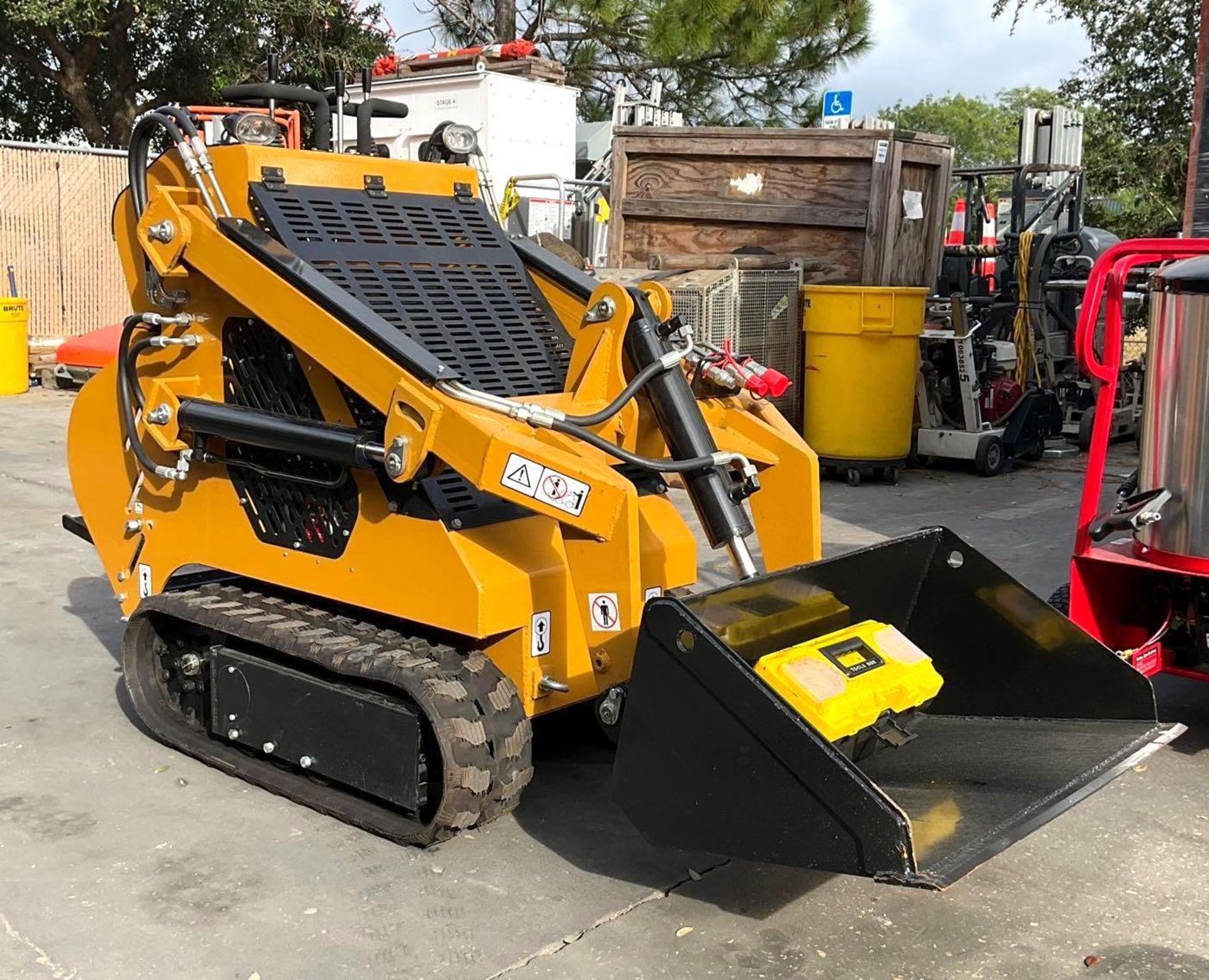 2023 AGROTK WALK BEHIND CRAWLER SKID STEER LOADER MODEL KBT23, GAS POWERED, ELECTRIC START, RUBBE...