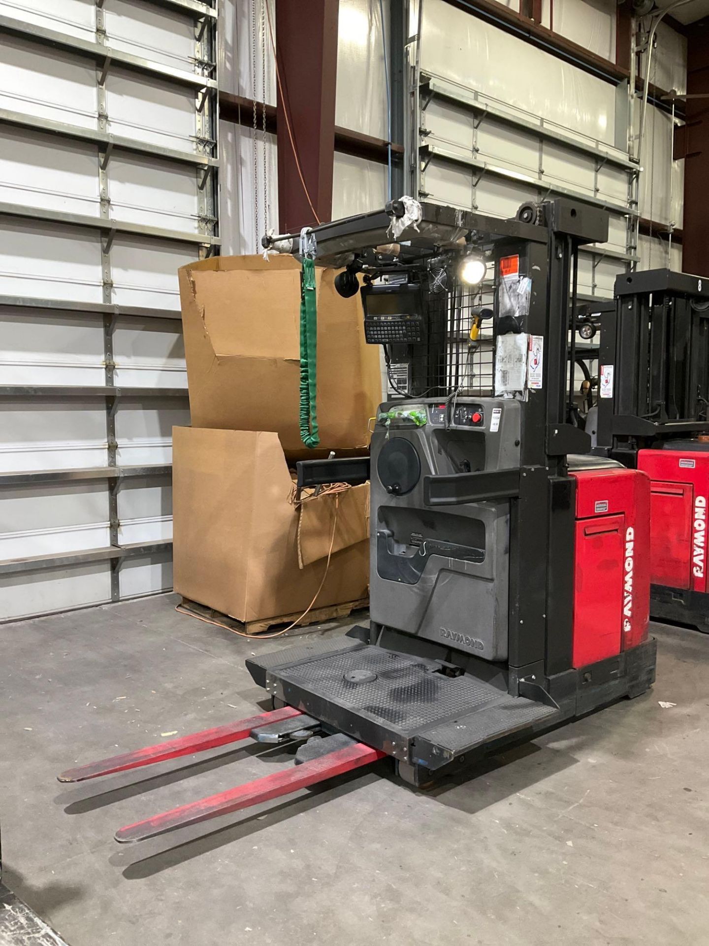 RAYMOND ORDER PICKER MODEL 560-OPC30TT, ELECTRIC, APPROX MAX CAPACITY 3000, APPROX MAX HEIGHT 210... - Image 2 of 14