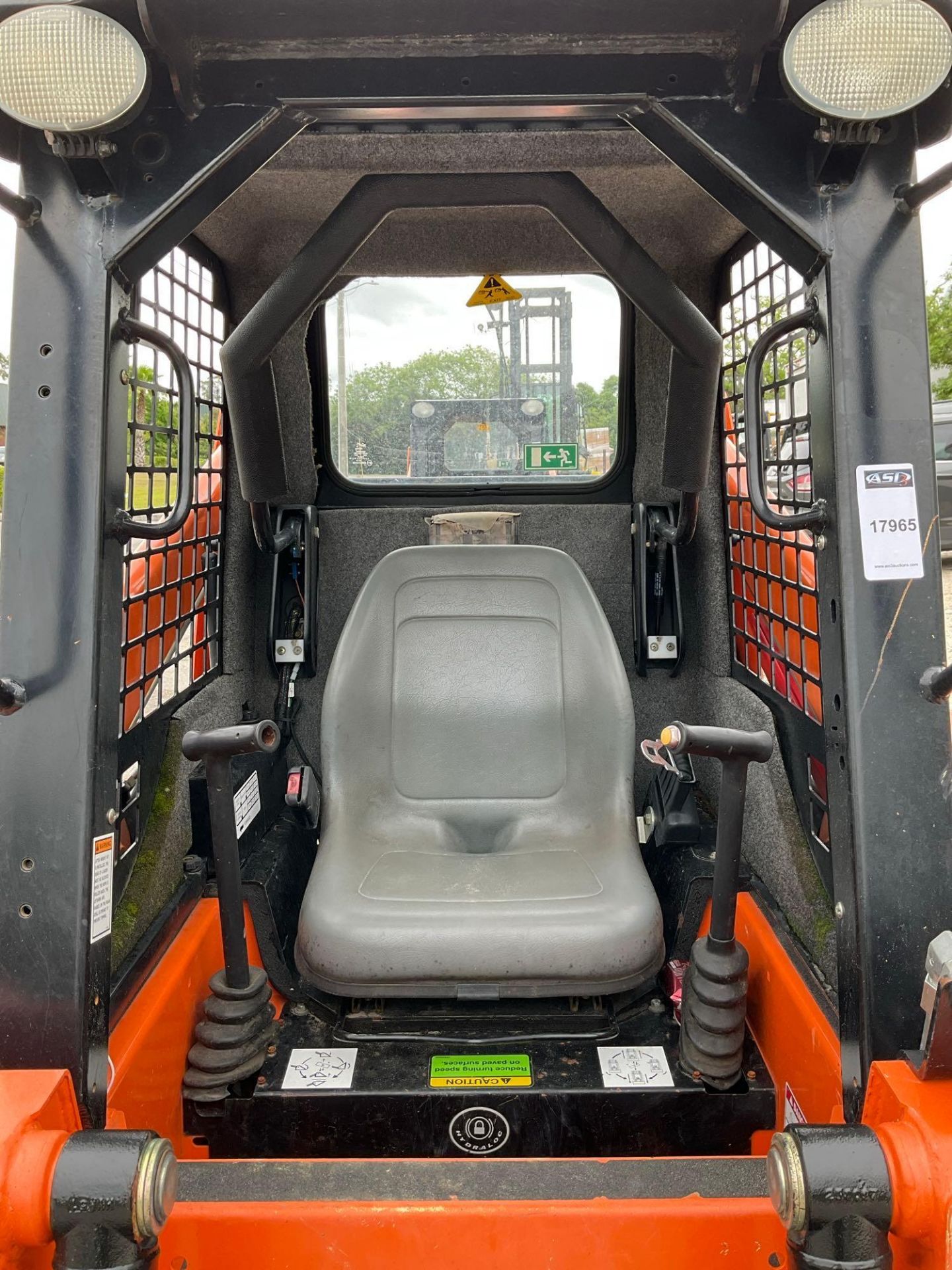 2019 GEHL COMPACT SKID STEER LOADER MODEL RT105, DIESEL, RUBBER TRACKS, BUCKET APPROX 53€, APPRO... - Image 10 of 13