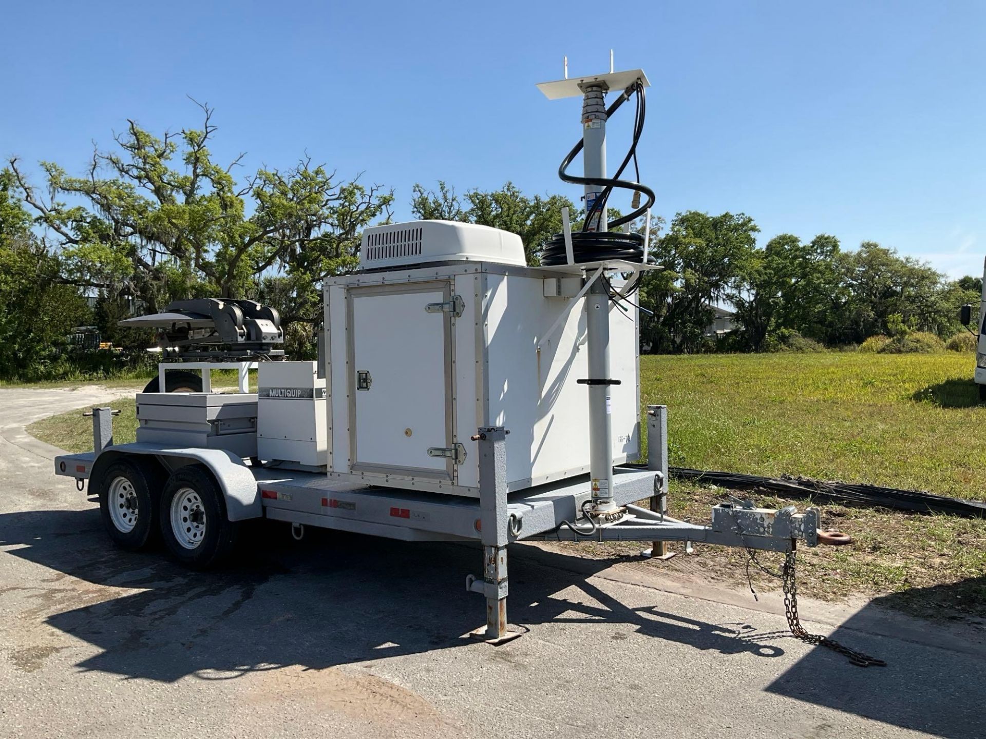 MOBILE SATELLITE TRL WITH MULTIQUIP 7000 DIESEL GENERATOR, ROOF TOP A/C, PNEUMATIC MAST,  AVL SAT... - Image 17 of 33