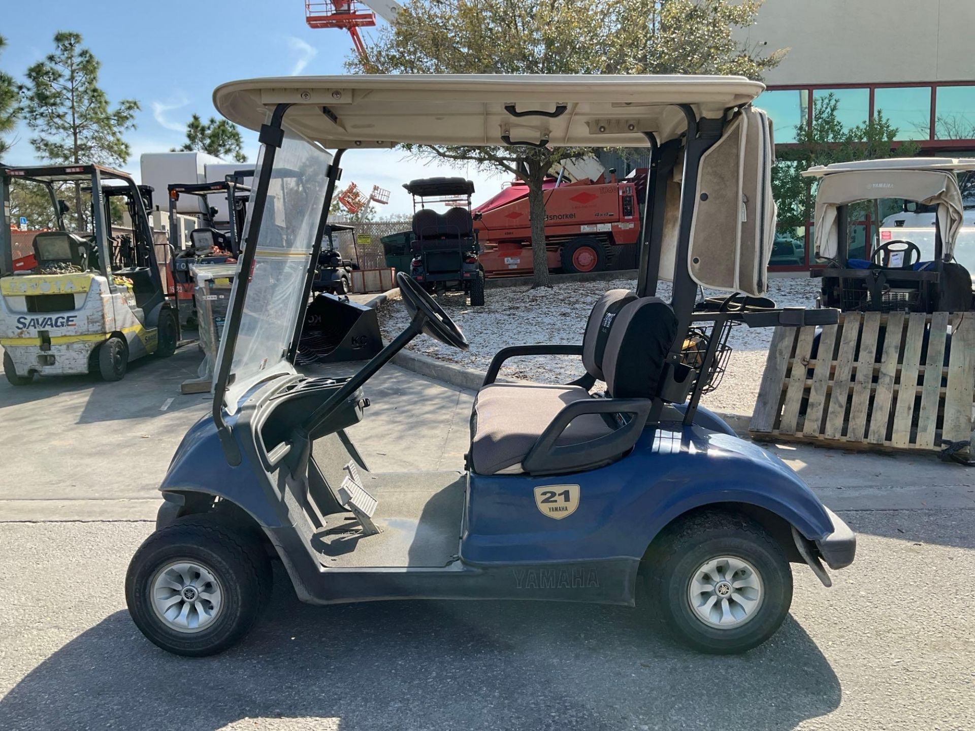 2015 YAMAHA GOLF CART MODEL YDREX5, ELECTRIC, 48VOLTS, BILL OF SALE ONLY , BATTERY CHARGER INCLUD... - Image 7 of 12