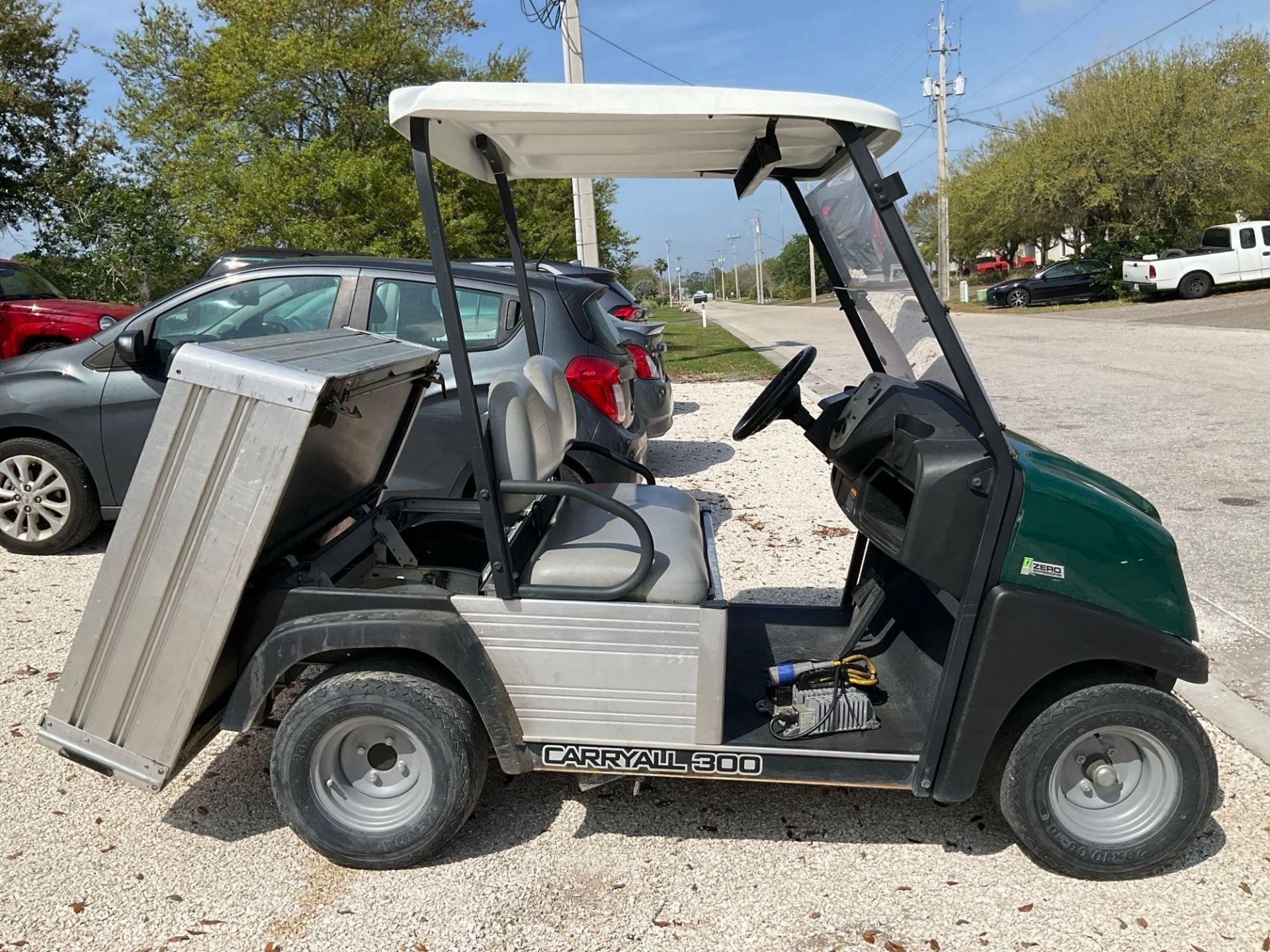 2018 CLUB CAR CARRYALL 300 ATV MODEL CA300 , ELECTRIC , MANUEL DUMP BED, BATTERY CHARGER INCLUDED... - Image 12 of 13